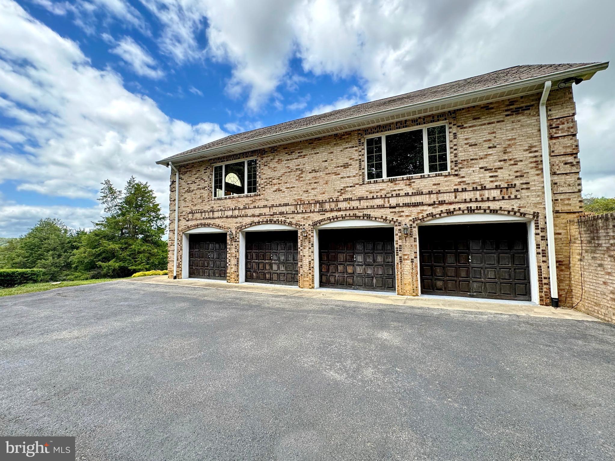 LOCUST GROVE ESTATES SUB - Residential