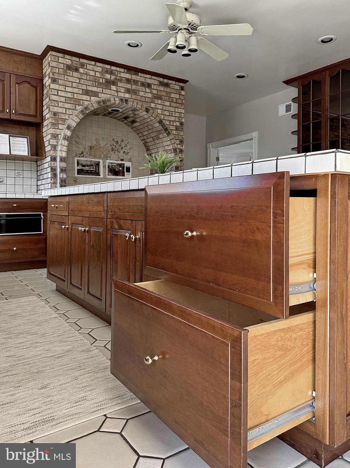 LOCUST GROVE ESTATES SUB - Residential