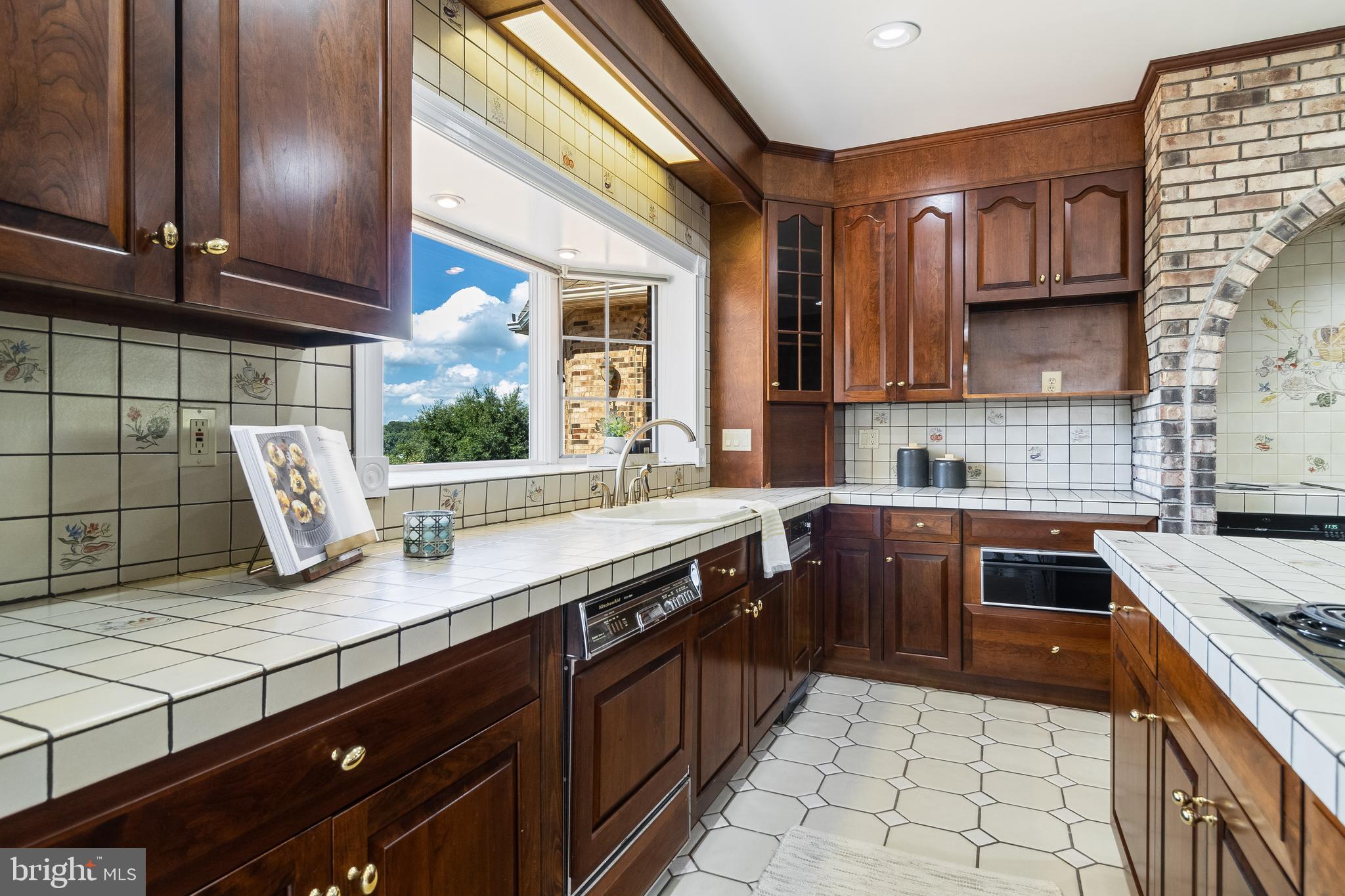 LOCUST GROVE ESTATES SUB - Residential