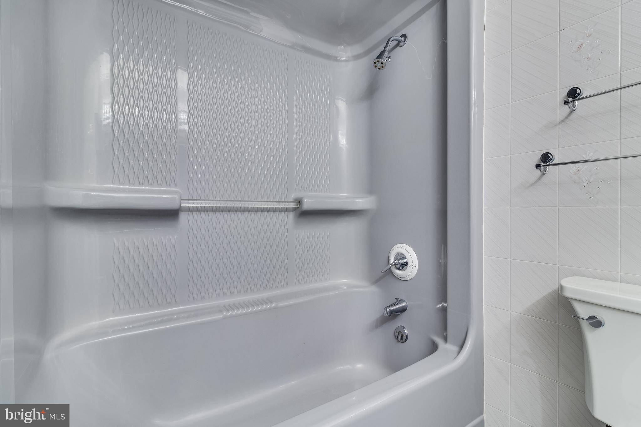 LOCUST GROVE ESTATES SUB - Residential