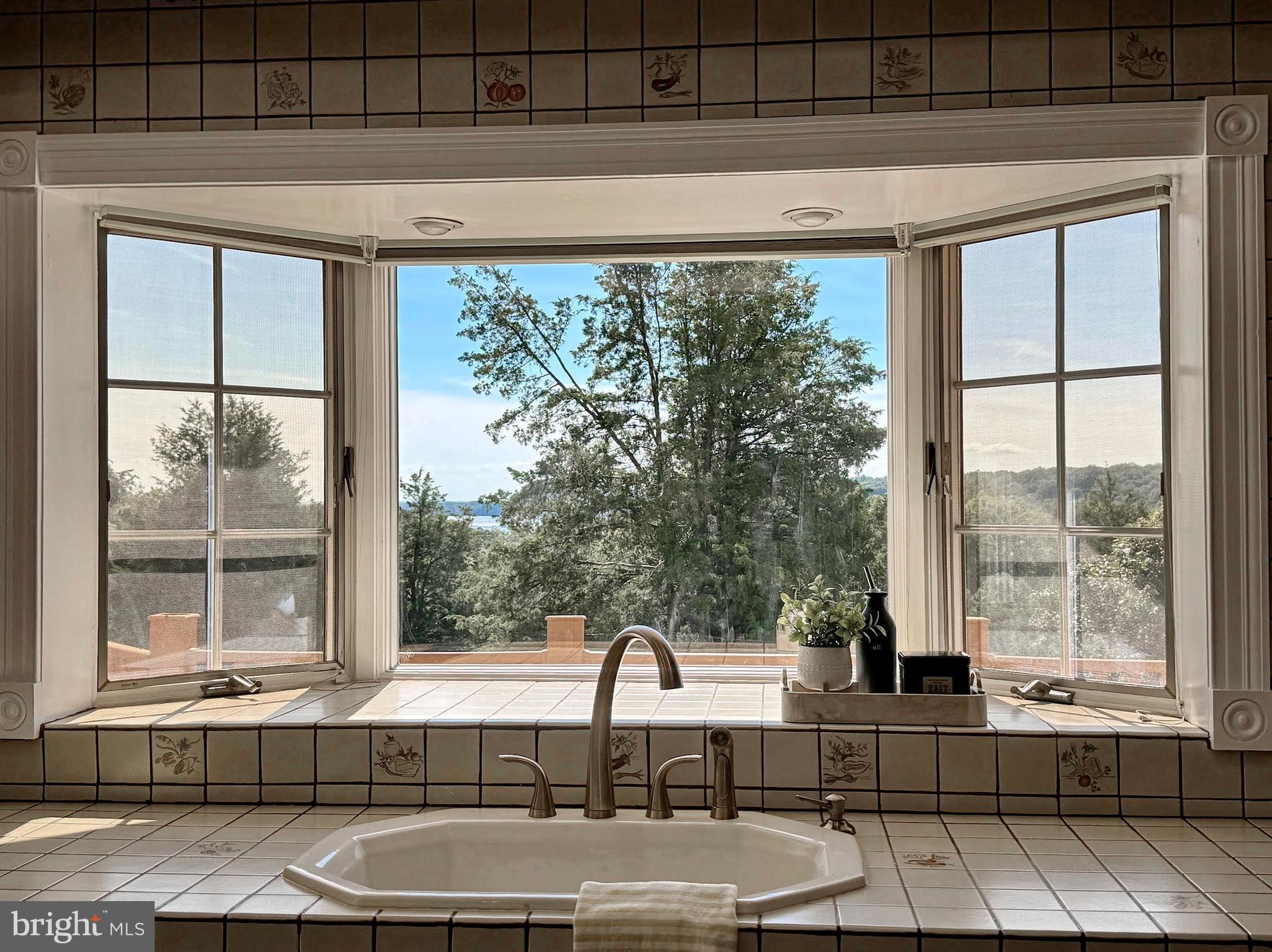 LOCUST GROVE ESTATES SUB - Residential