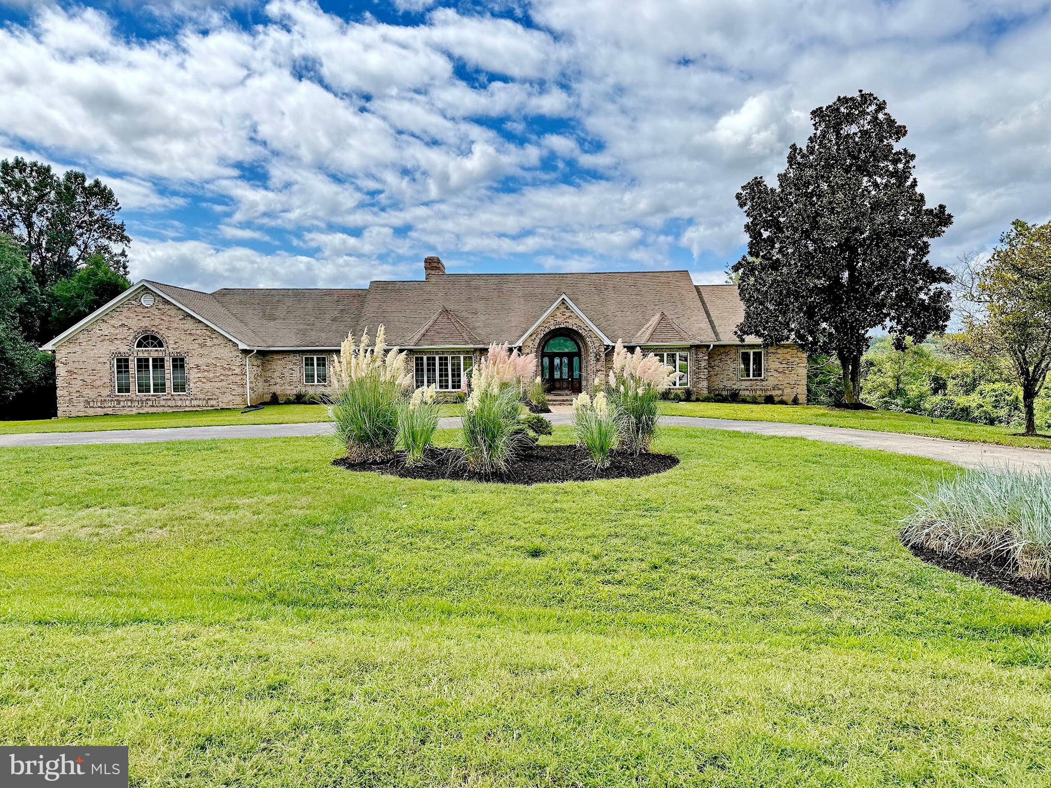 LOCUST GROVE ESTATES SUB - Residential