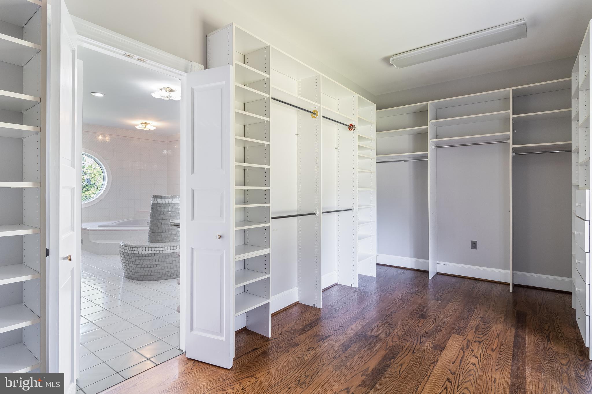 LOCUST GROVE ESTATES SUB - Residential