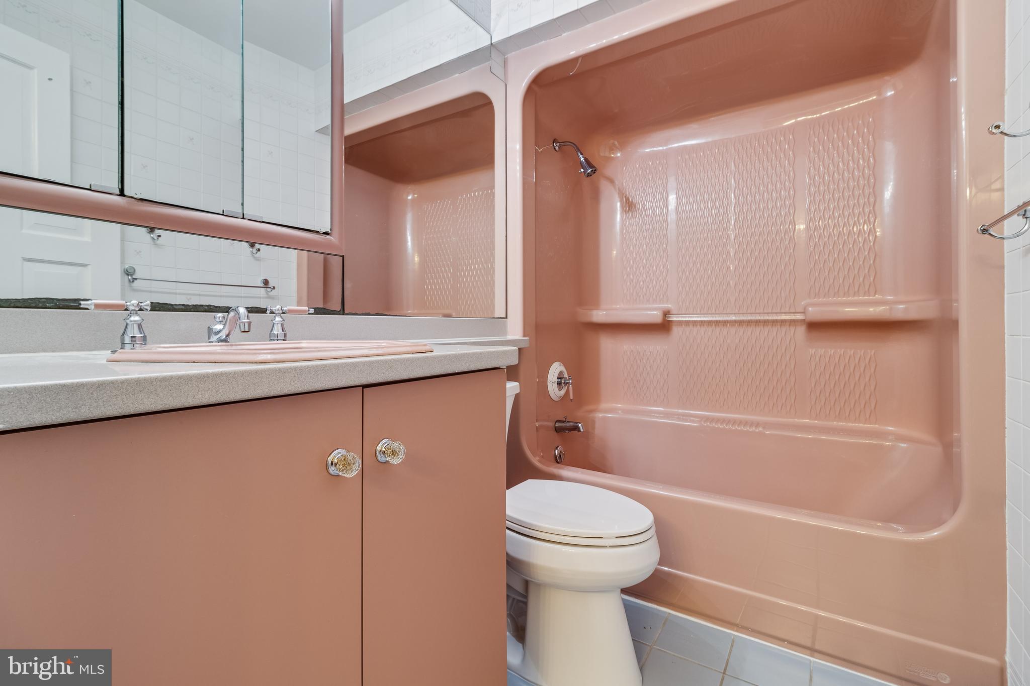 LOCUST GROVE ESTATES SUB - Residential