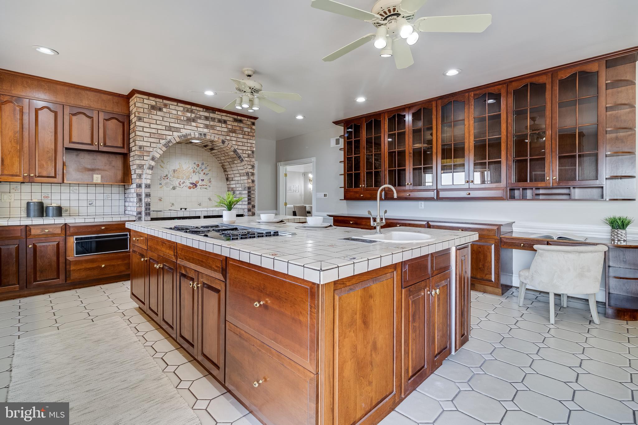 LOCUST GROVE ESTATES SUB - Residential