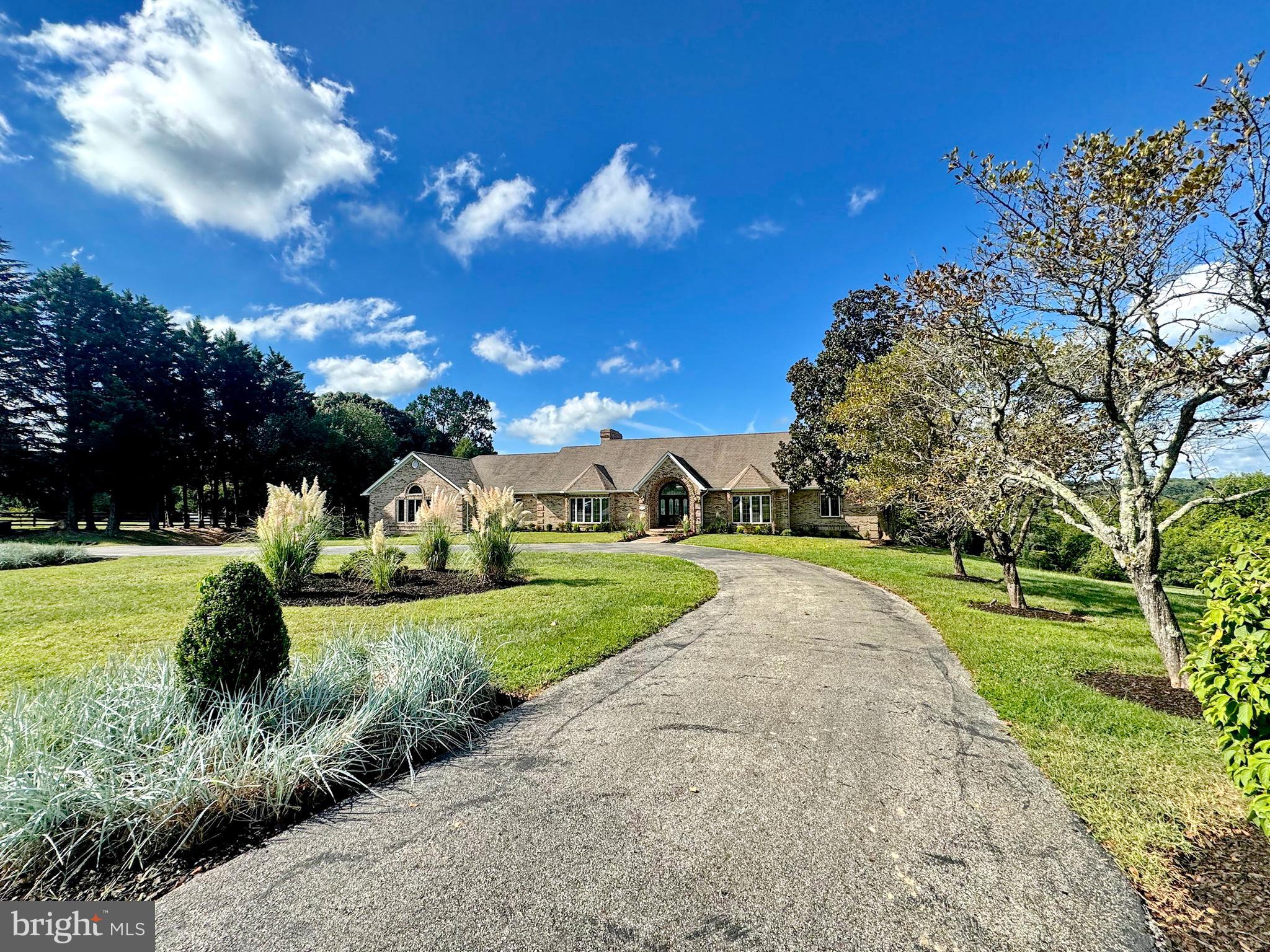 LOCUST GROVE ESTATES SUB - Residential