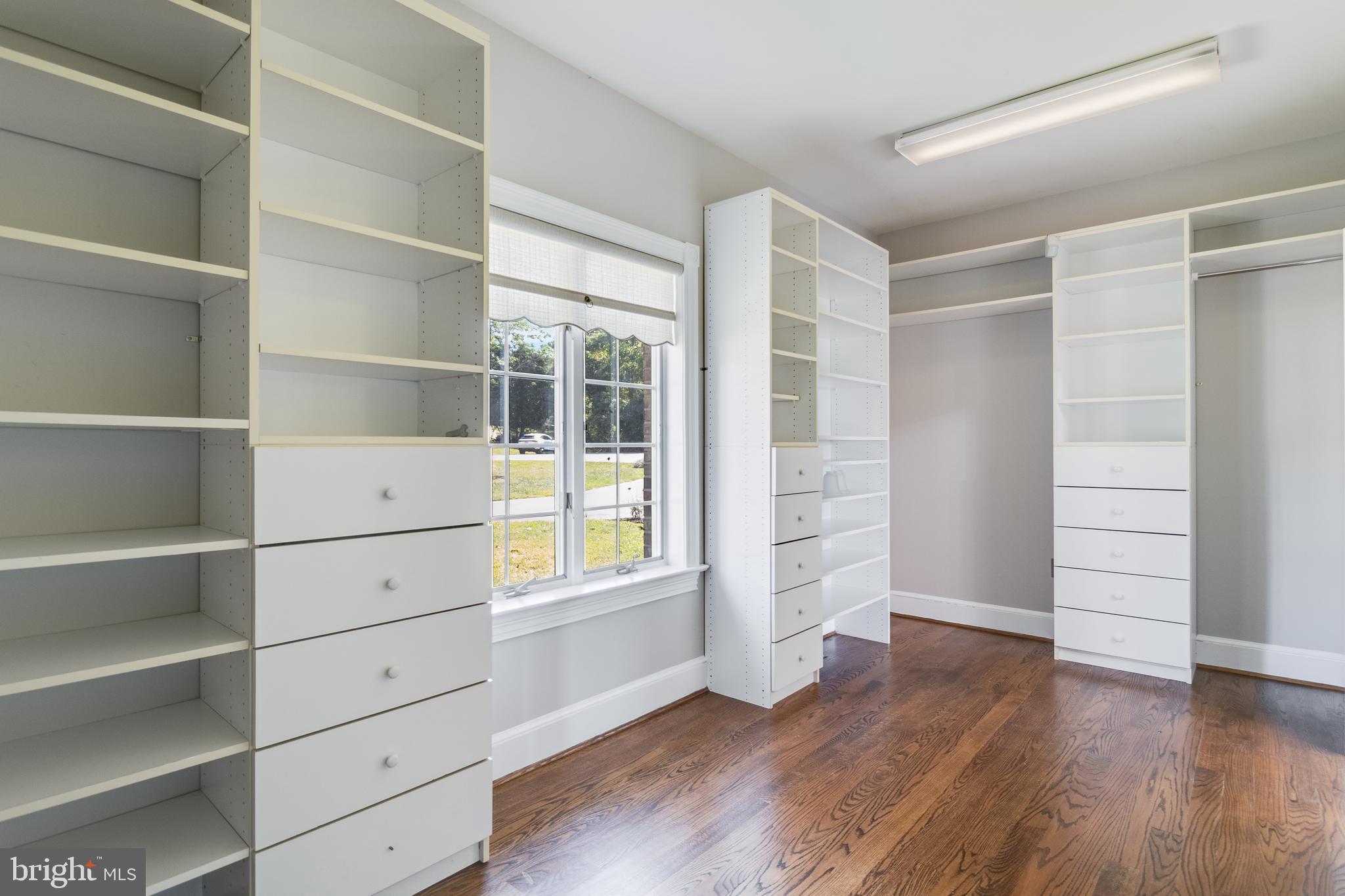 LOCUST GROVE ESTATES SUB - Residential