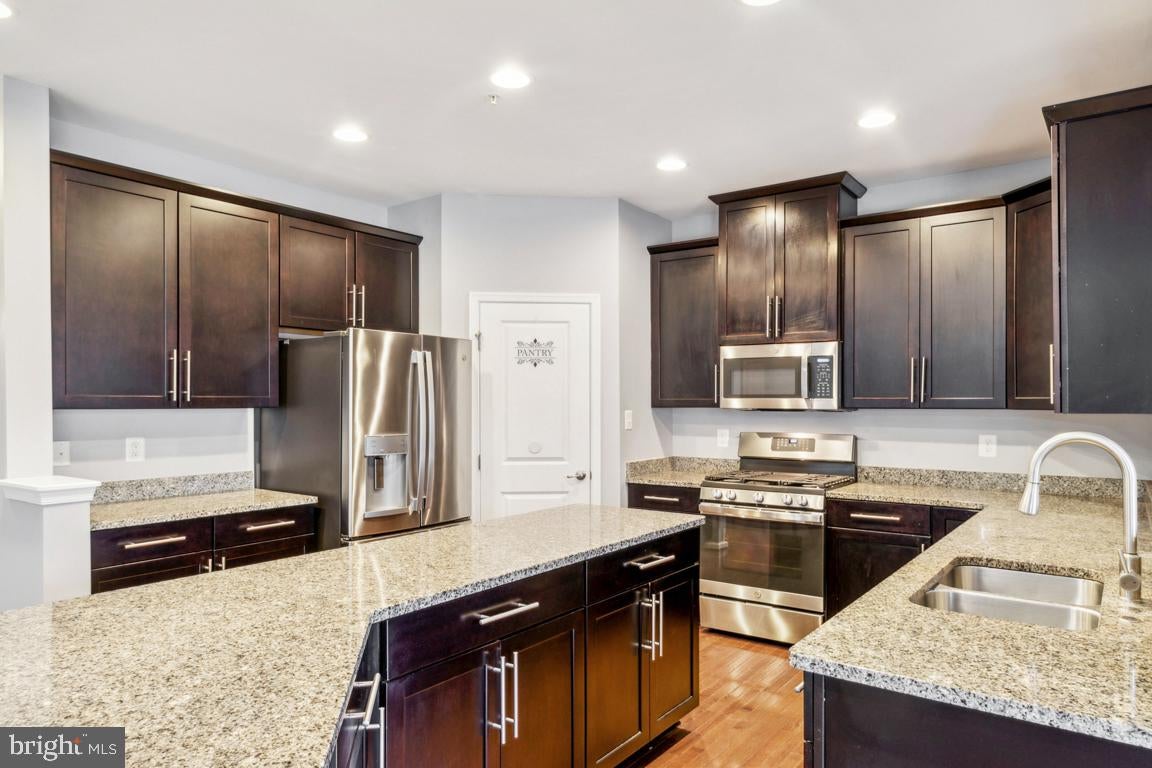 7578 ARUNDEL WOODS DRIVE