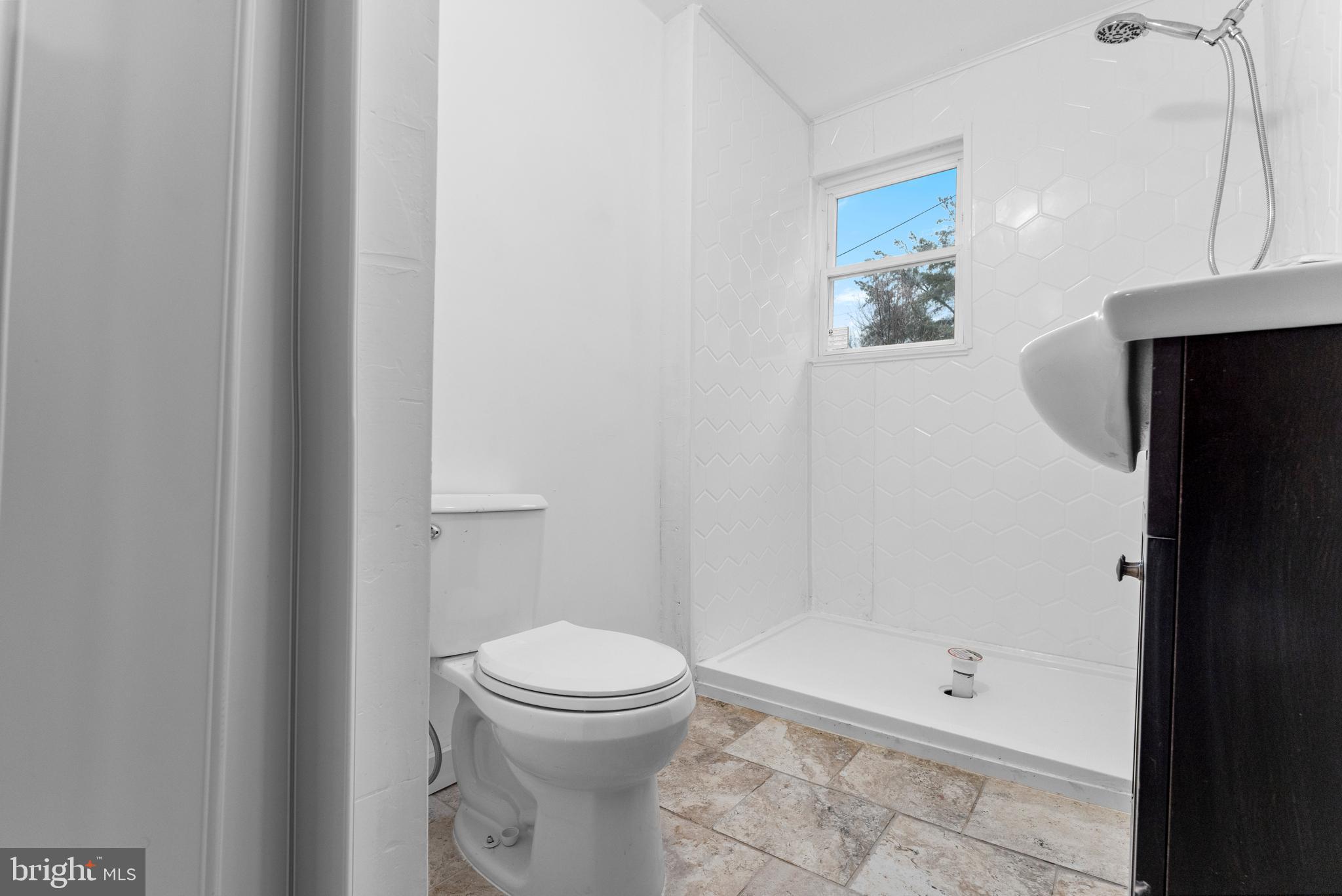 HILLENDALE PARK - Residential Lease