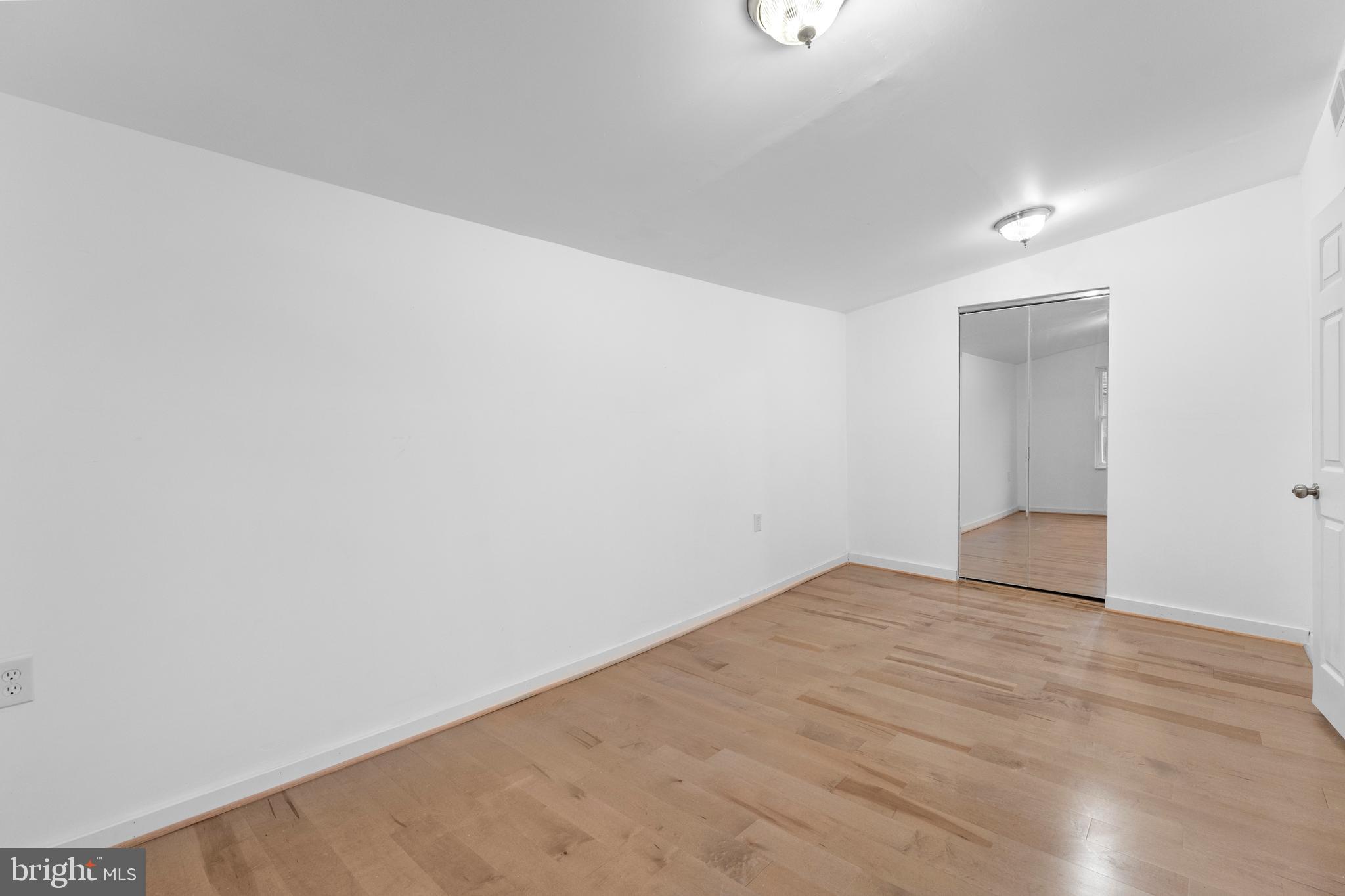 HILLENDALE PARK - Residential Lease