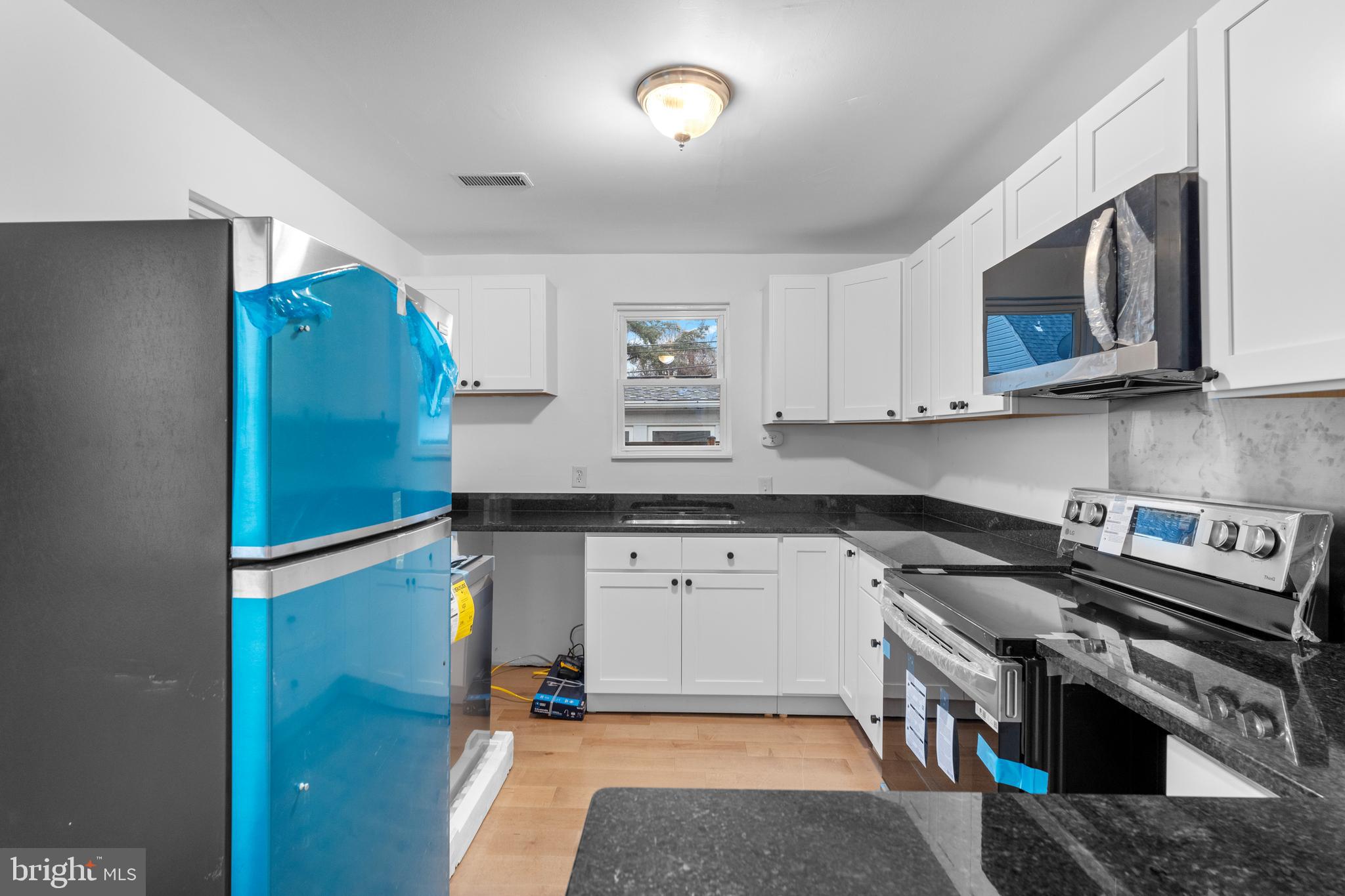 HILLENDALE PARK - Residential Lease