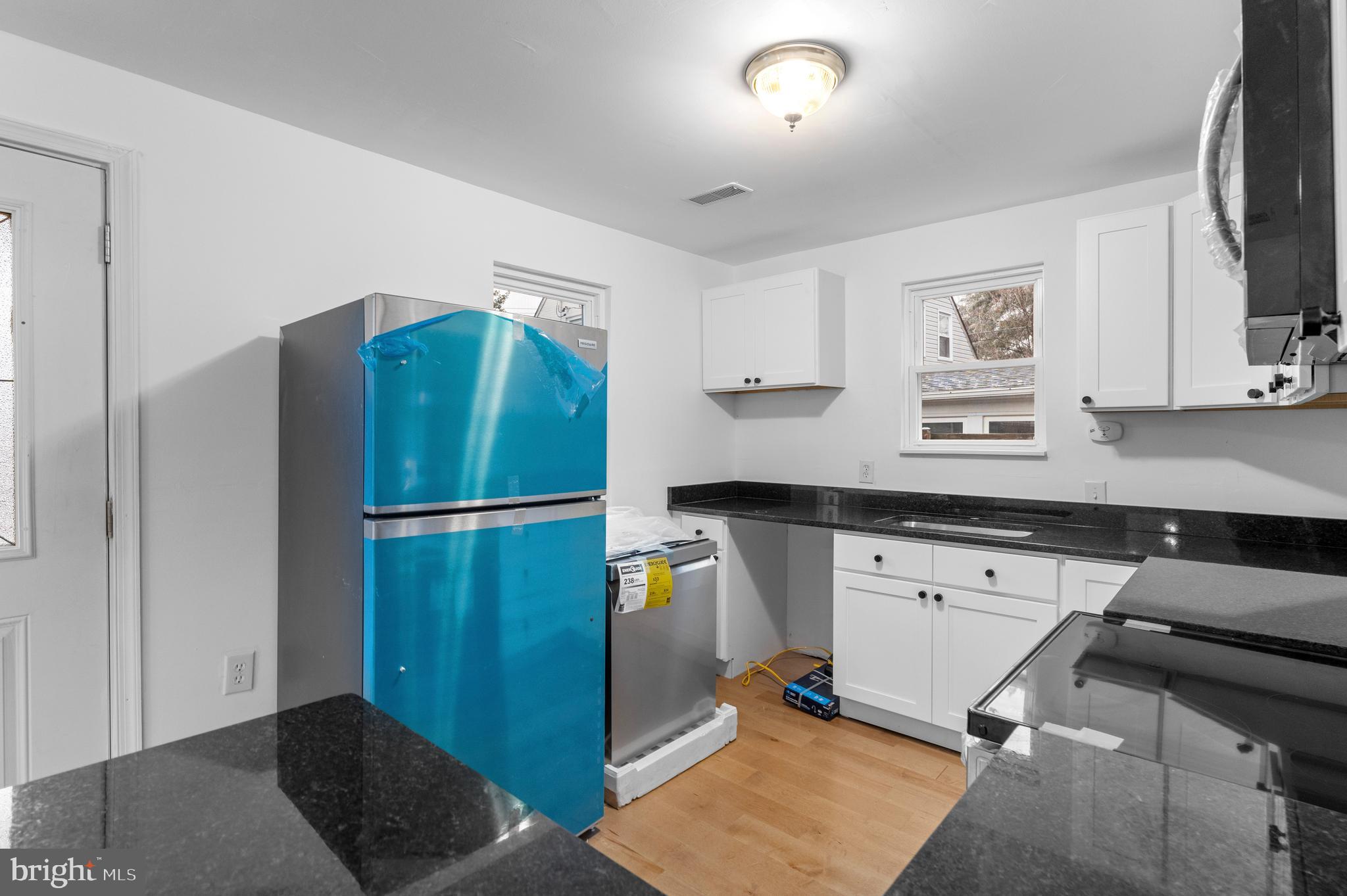 HILLENDALE PARK - Residential Lease