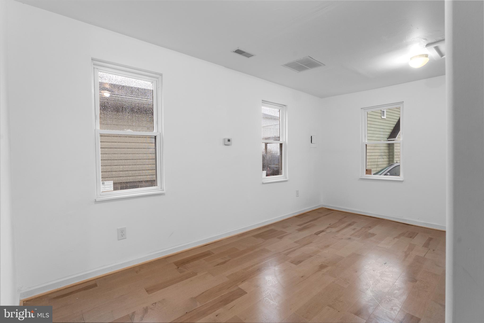 HILLENDALE PARK - Residential Lease