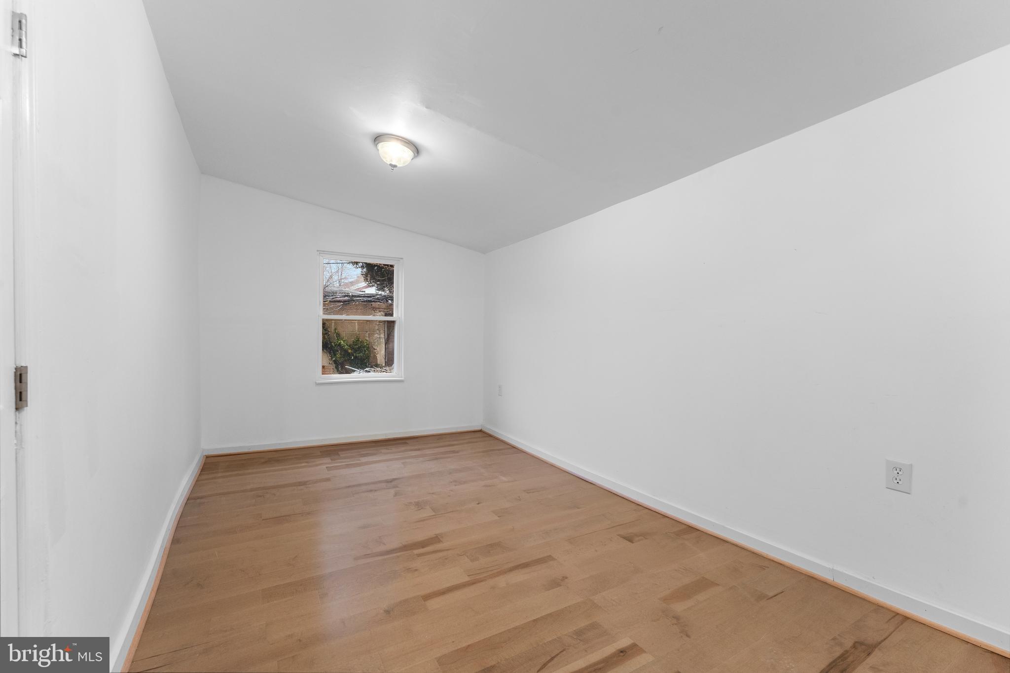 HILLENDALE PARK - Residential Lease