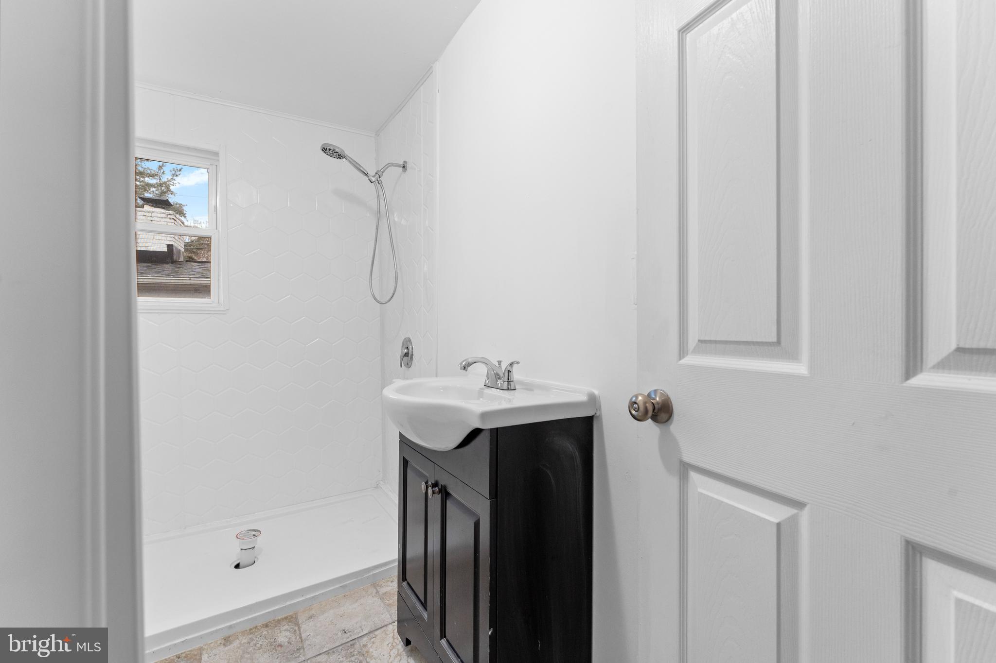 HILLENDALE PARK - Residential Lease