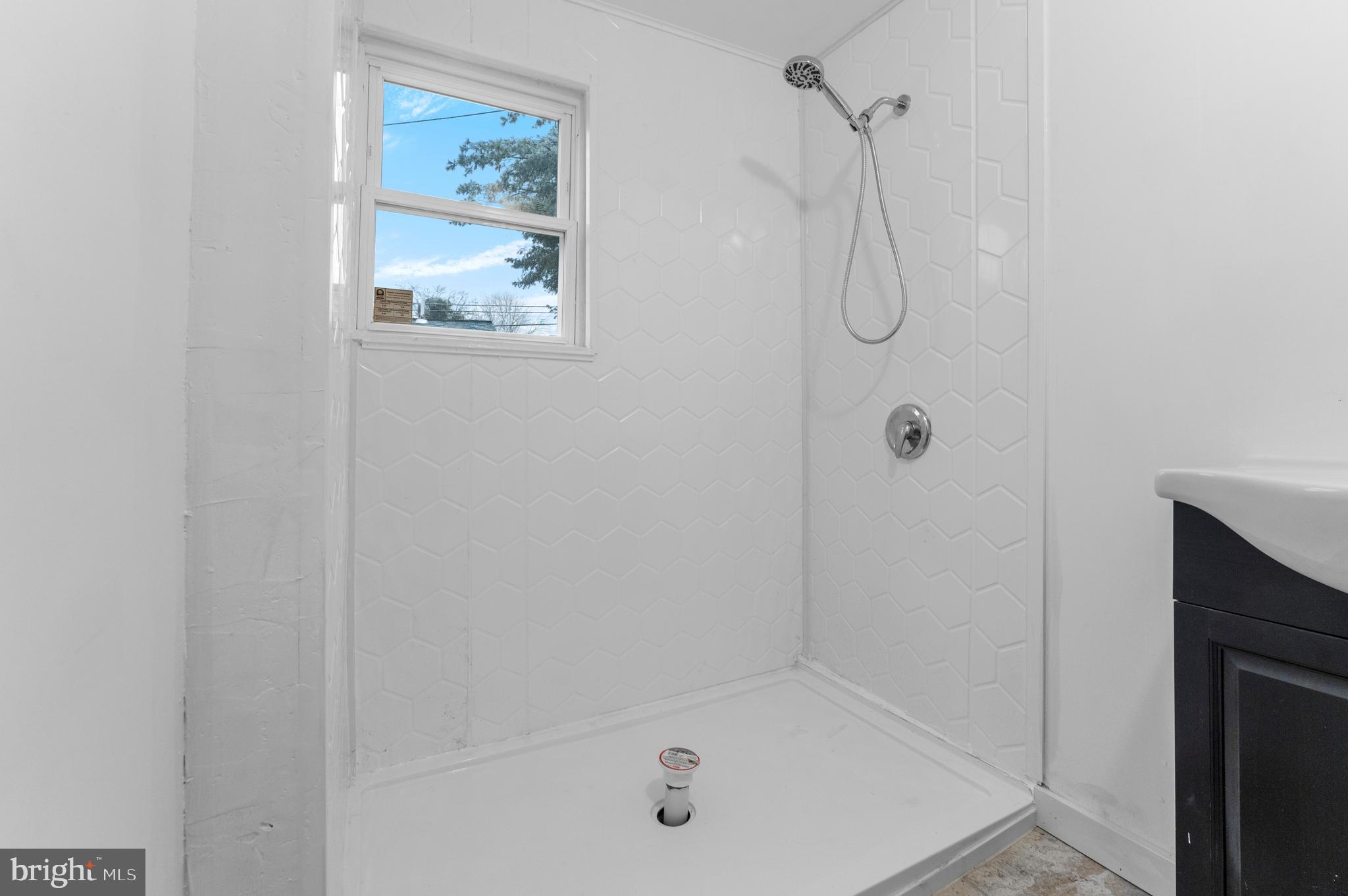 HILLENDALE PARK - Residential Lease