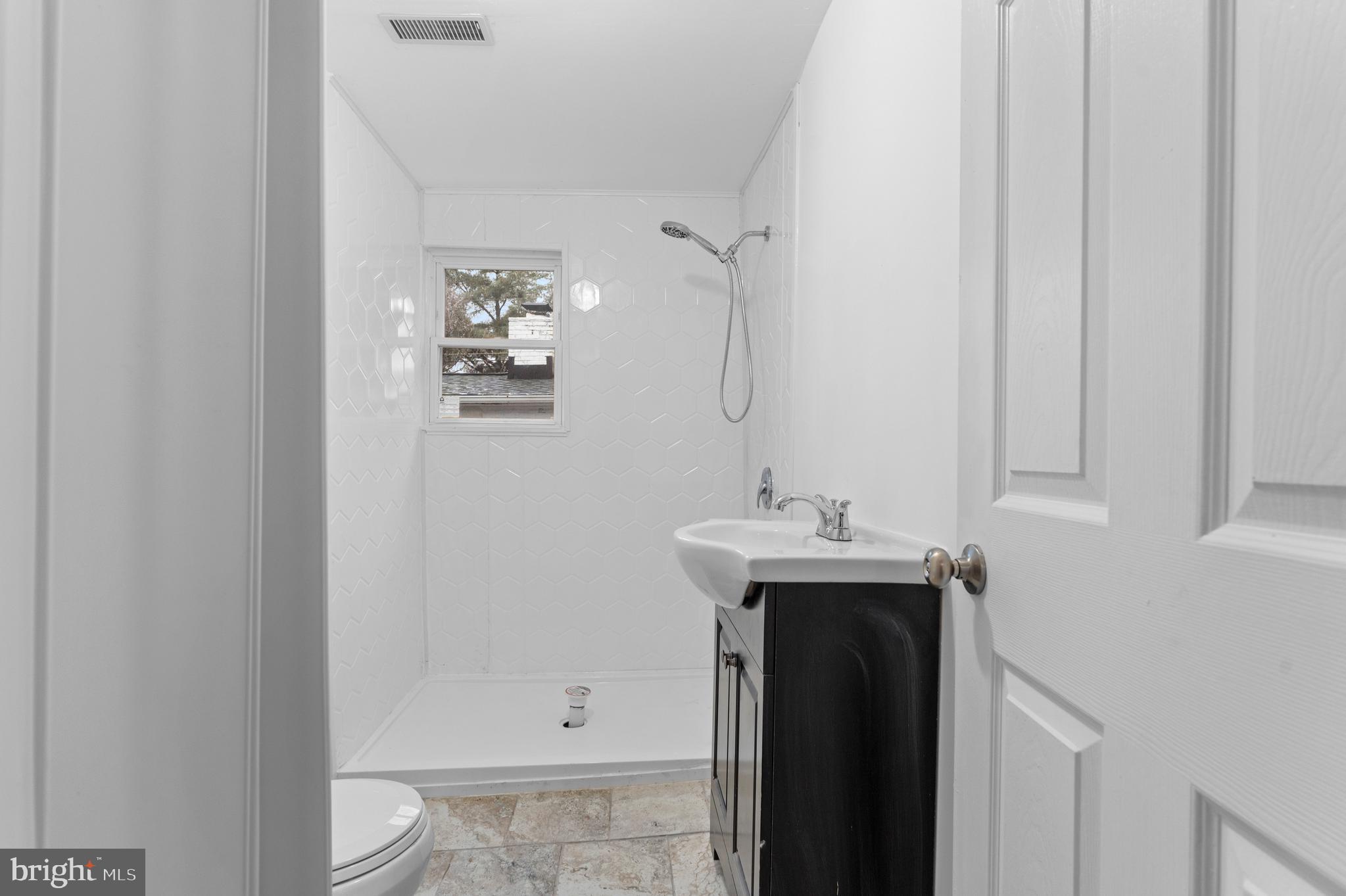 HILLENDALE PARK - Residential Lease