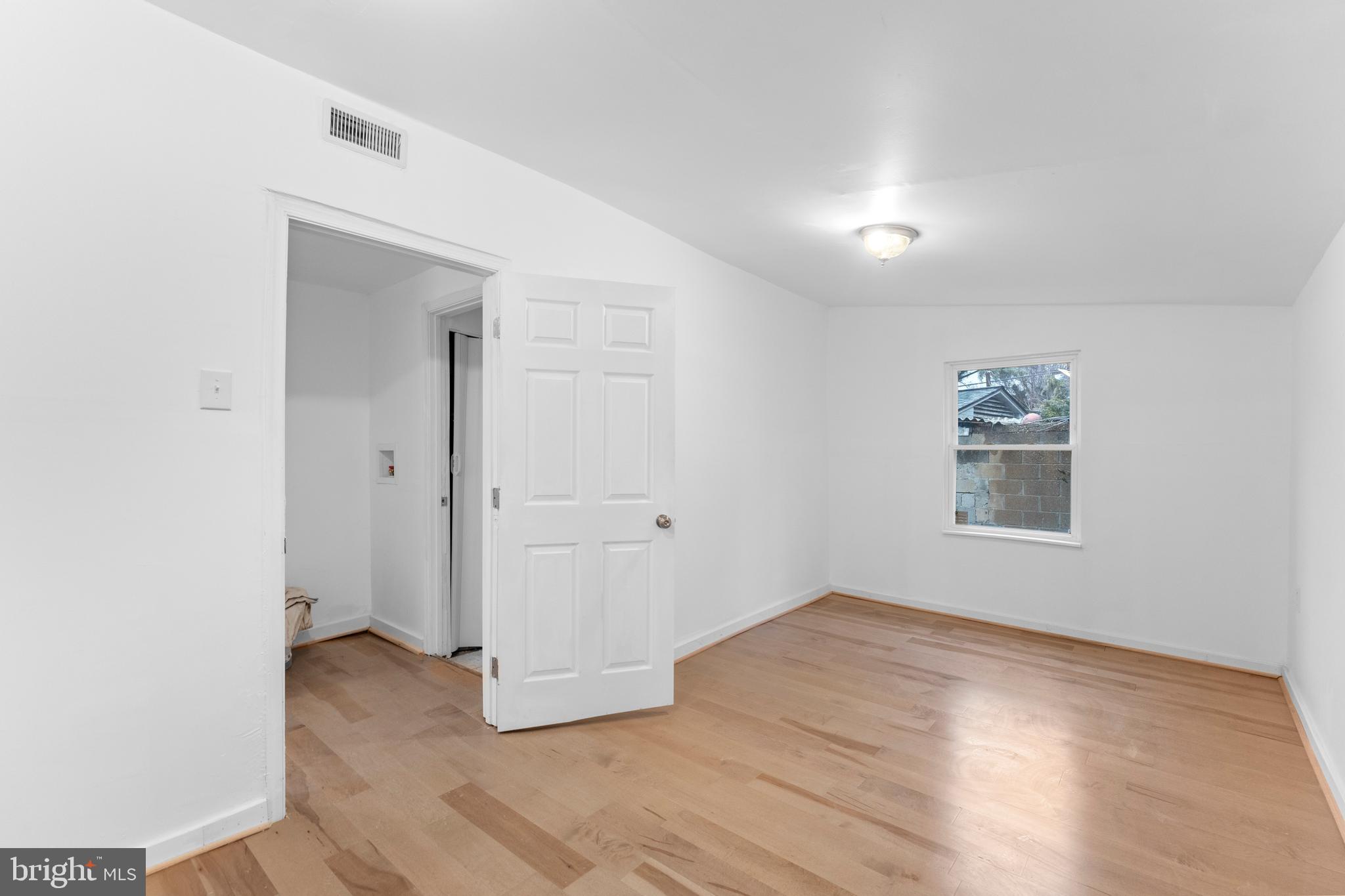 HILLENDALE PARK - Residential Lease