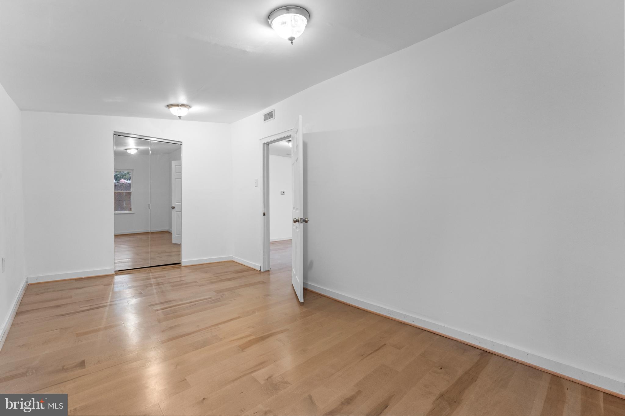 HILLENDALE PARK - Residential Lease