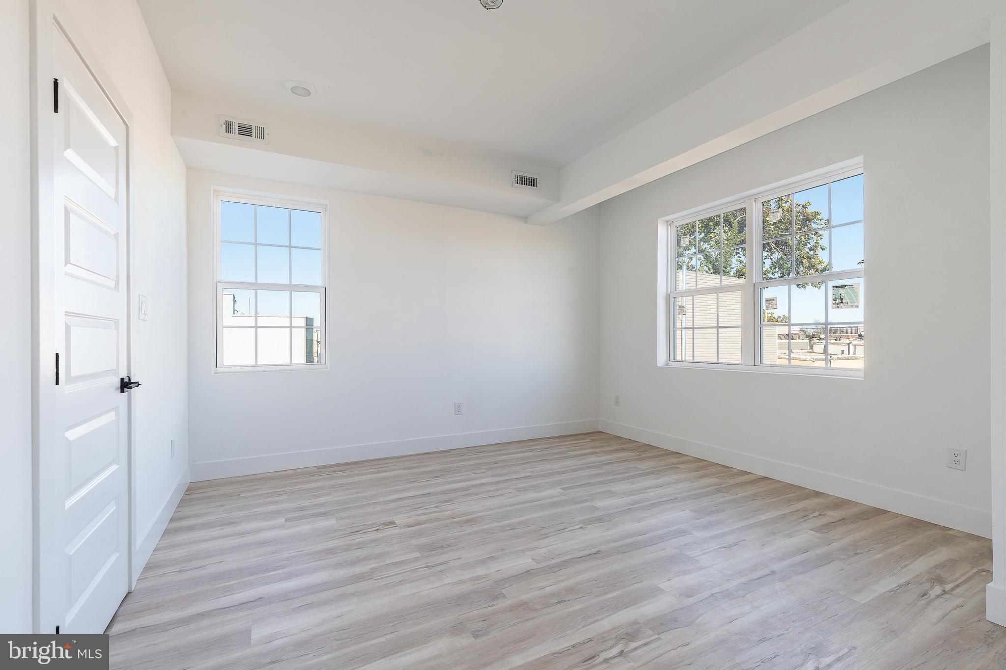 NORRIS SQUARE - Residential Income