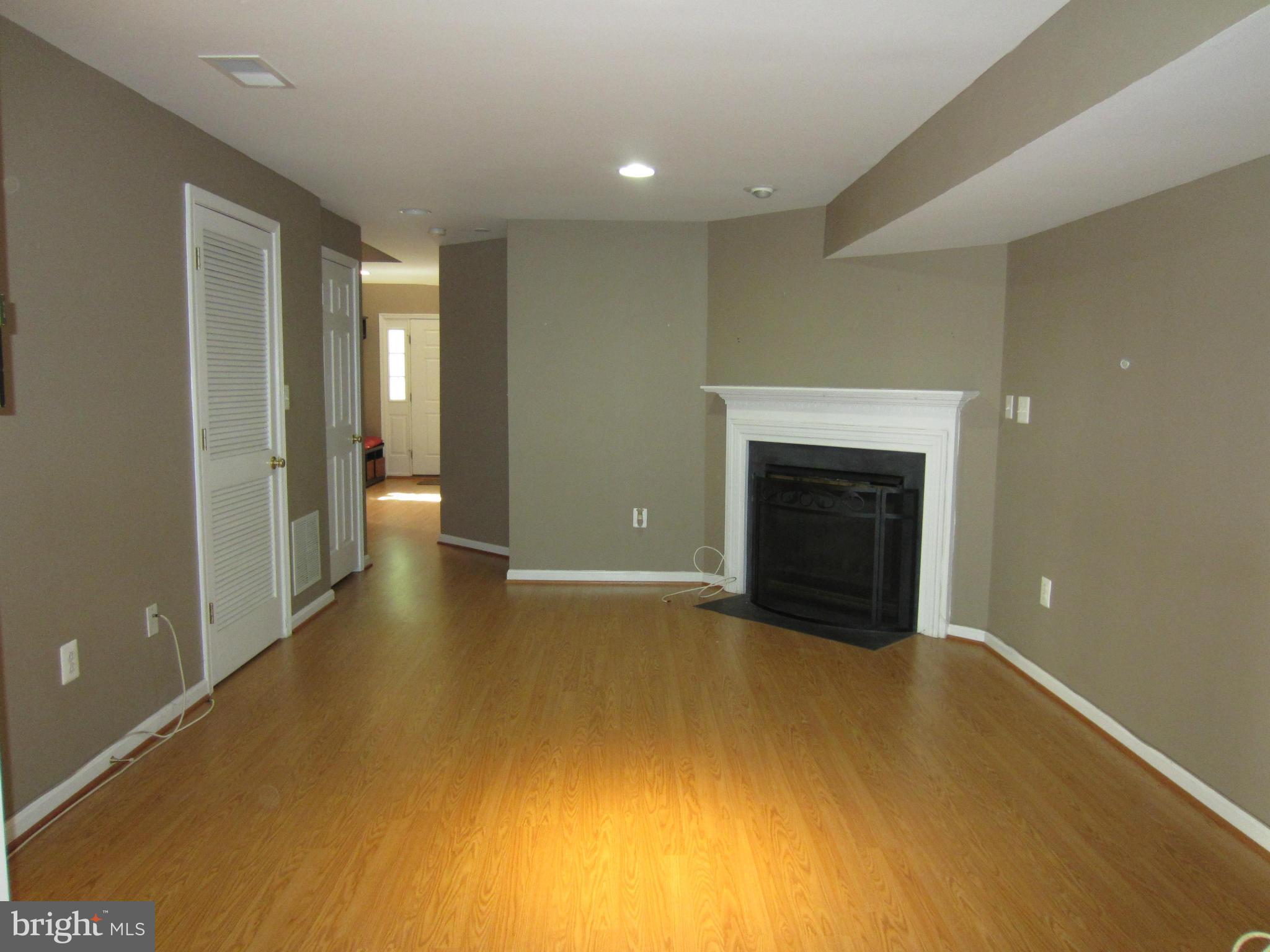 FAIRFAX CENTER LANDBAY - Residential Lease