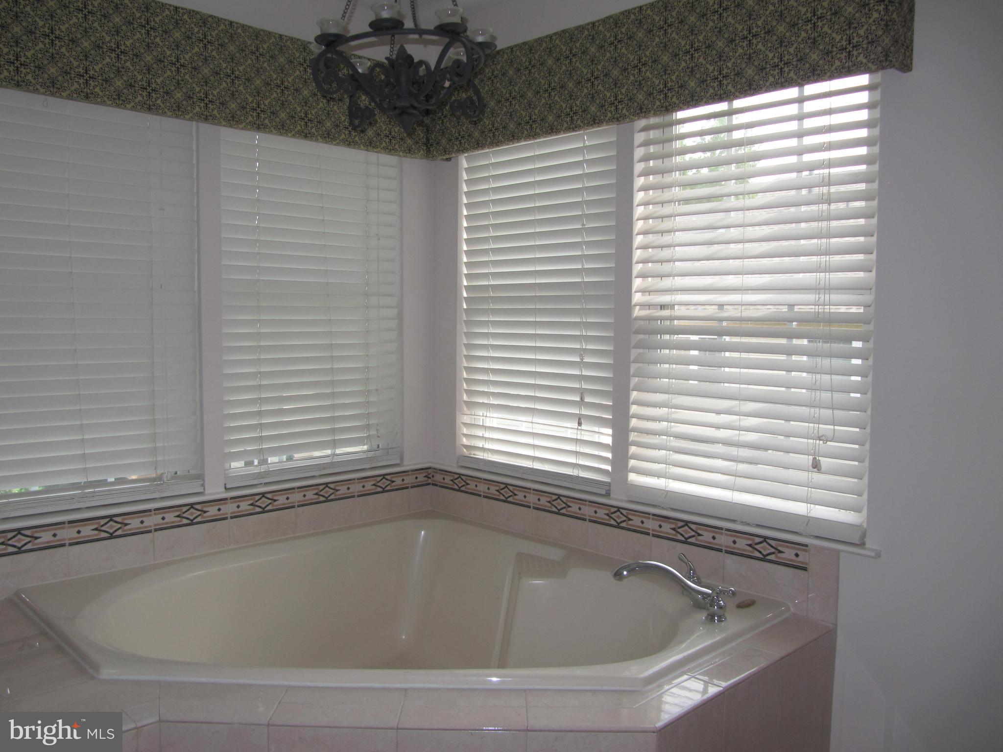 FAIRFAX CENTER LANDBAY - Residential Lease