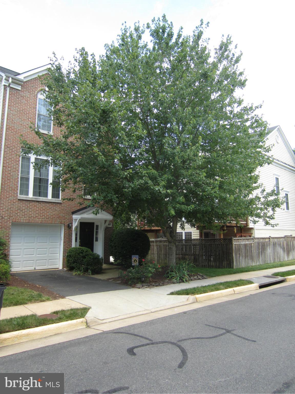 FAIRFAX CENTER LANDBAY - Residential Lease