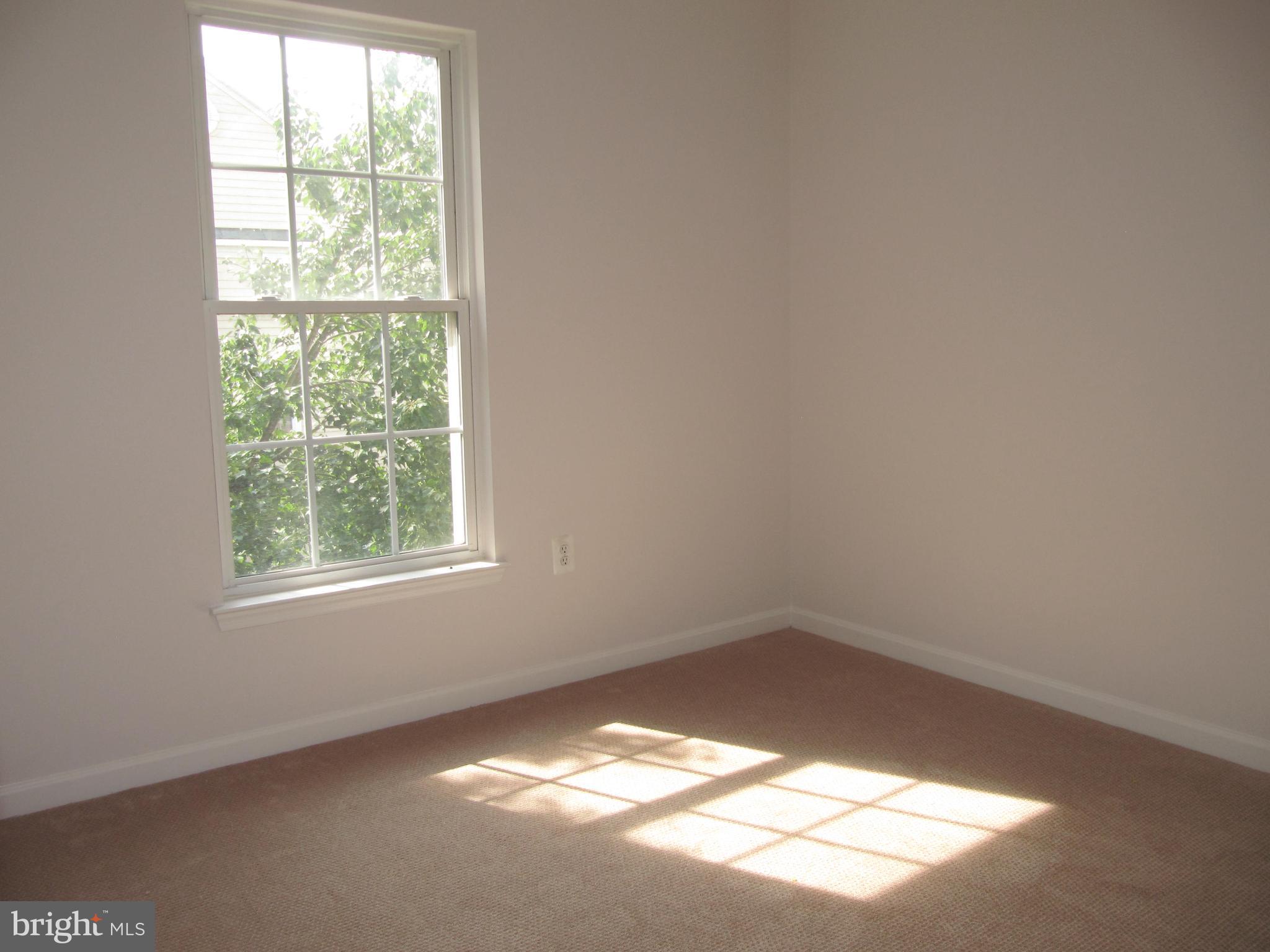 FAIRFAX CENTER LANDBAY - Residential Lease