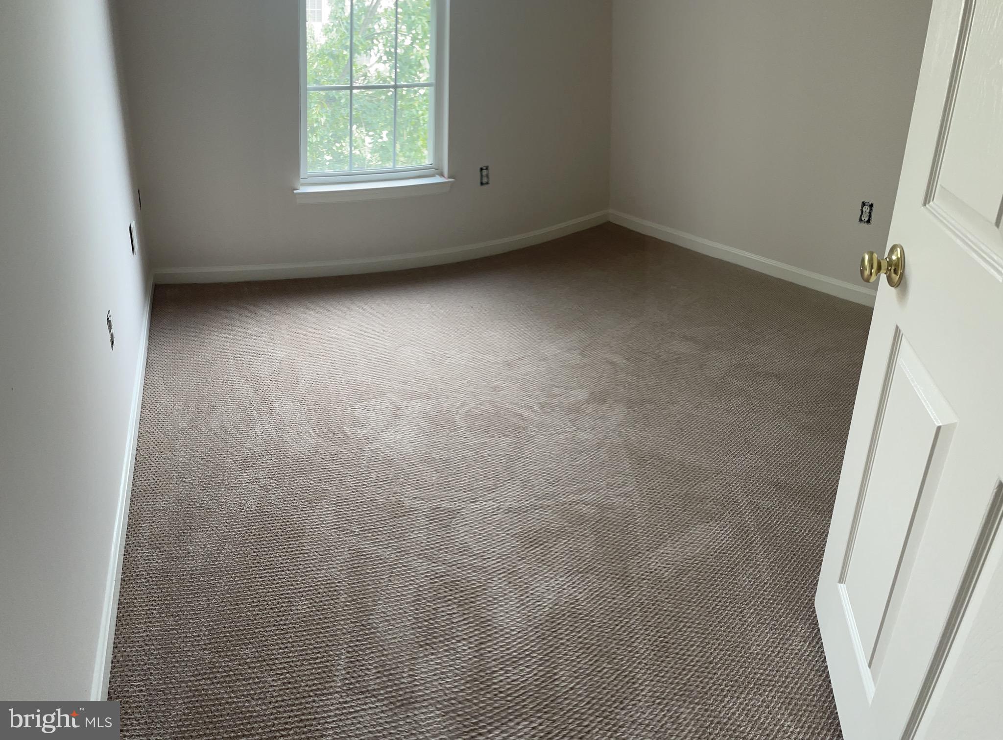 FAIRFAX CENTER LANDBAY - Residential Lease