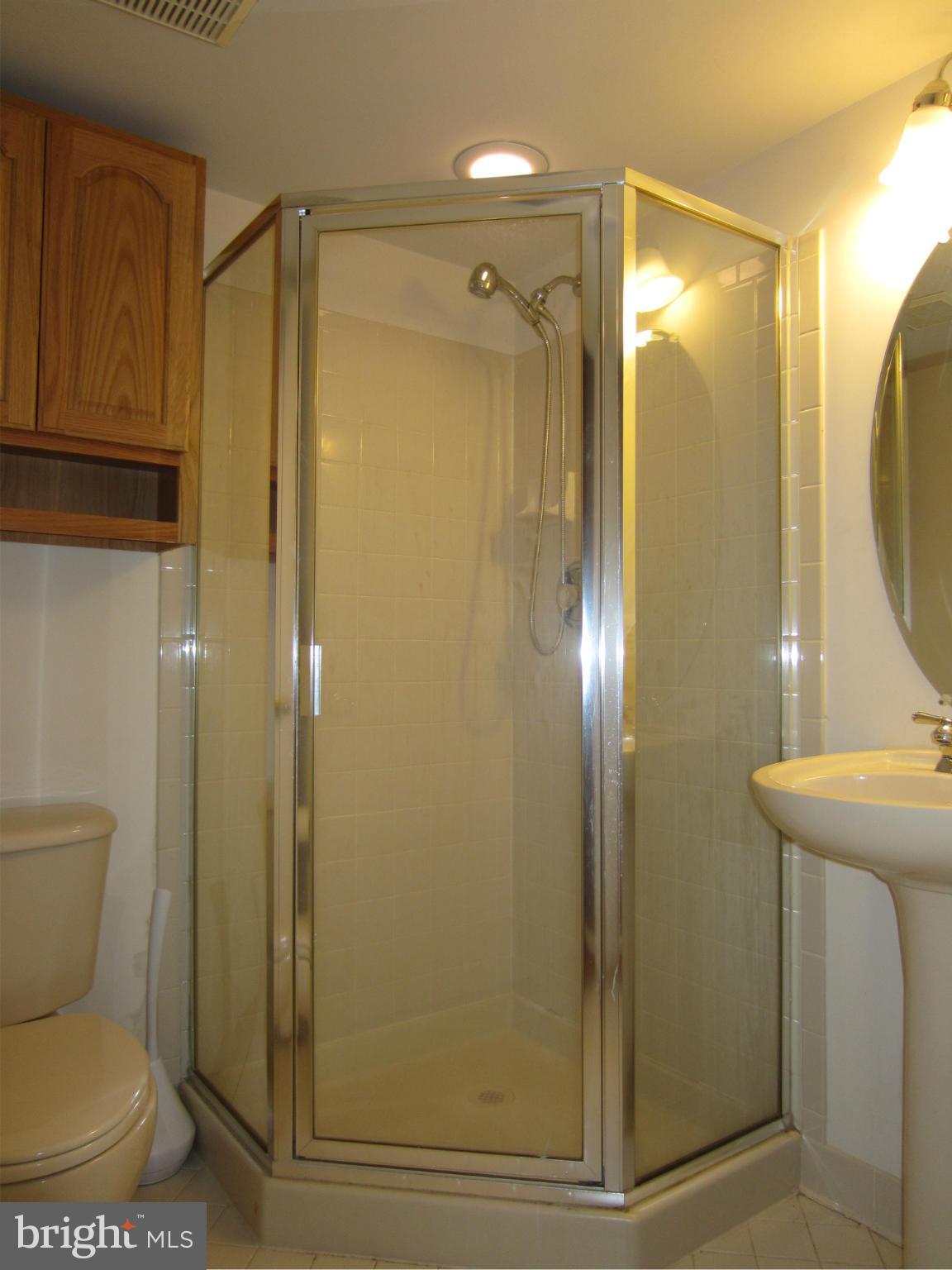 FAIRFAX CENTER LANDBAY - Residential Lease