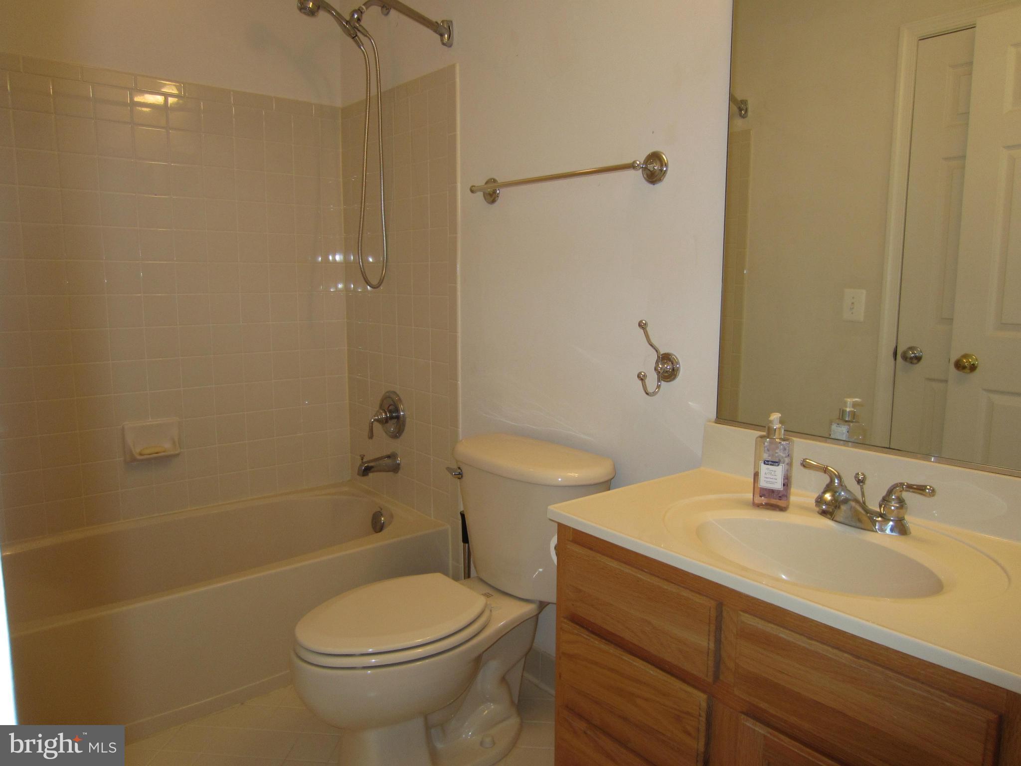 FAIRFAX CENTER LANDBAY - Residential Lease