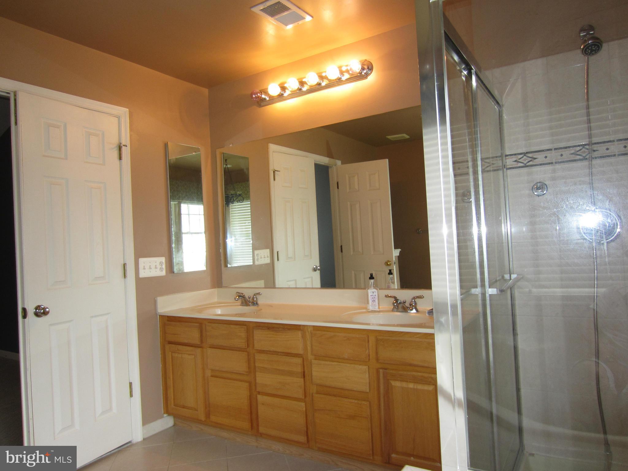 FAIRFAX CENTER LANDBAY - Residential Lease