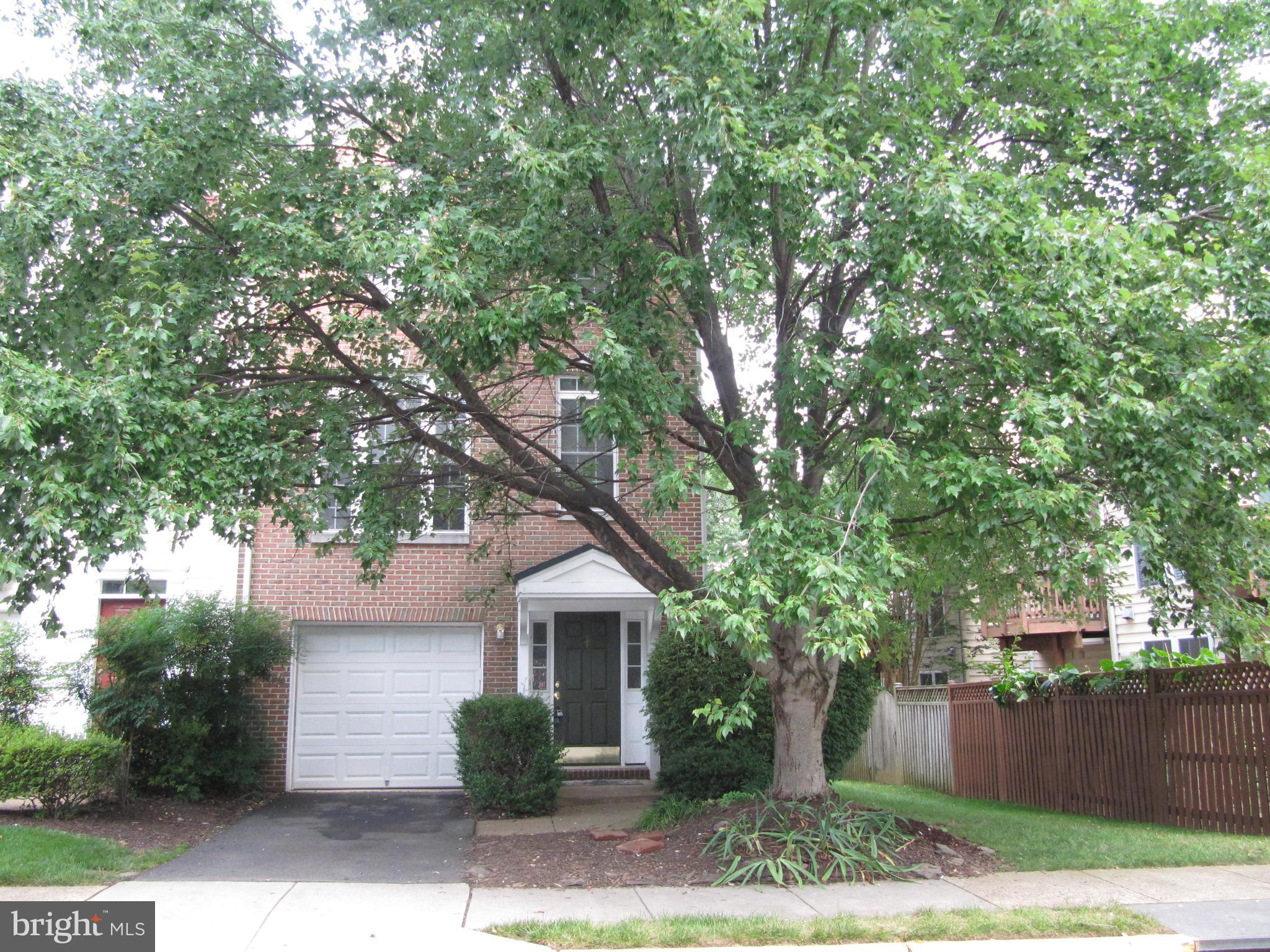 FAIRFAX CENTER LANDBAY - Residential Lease