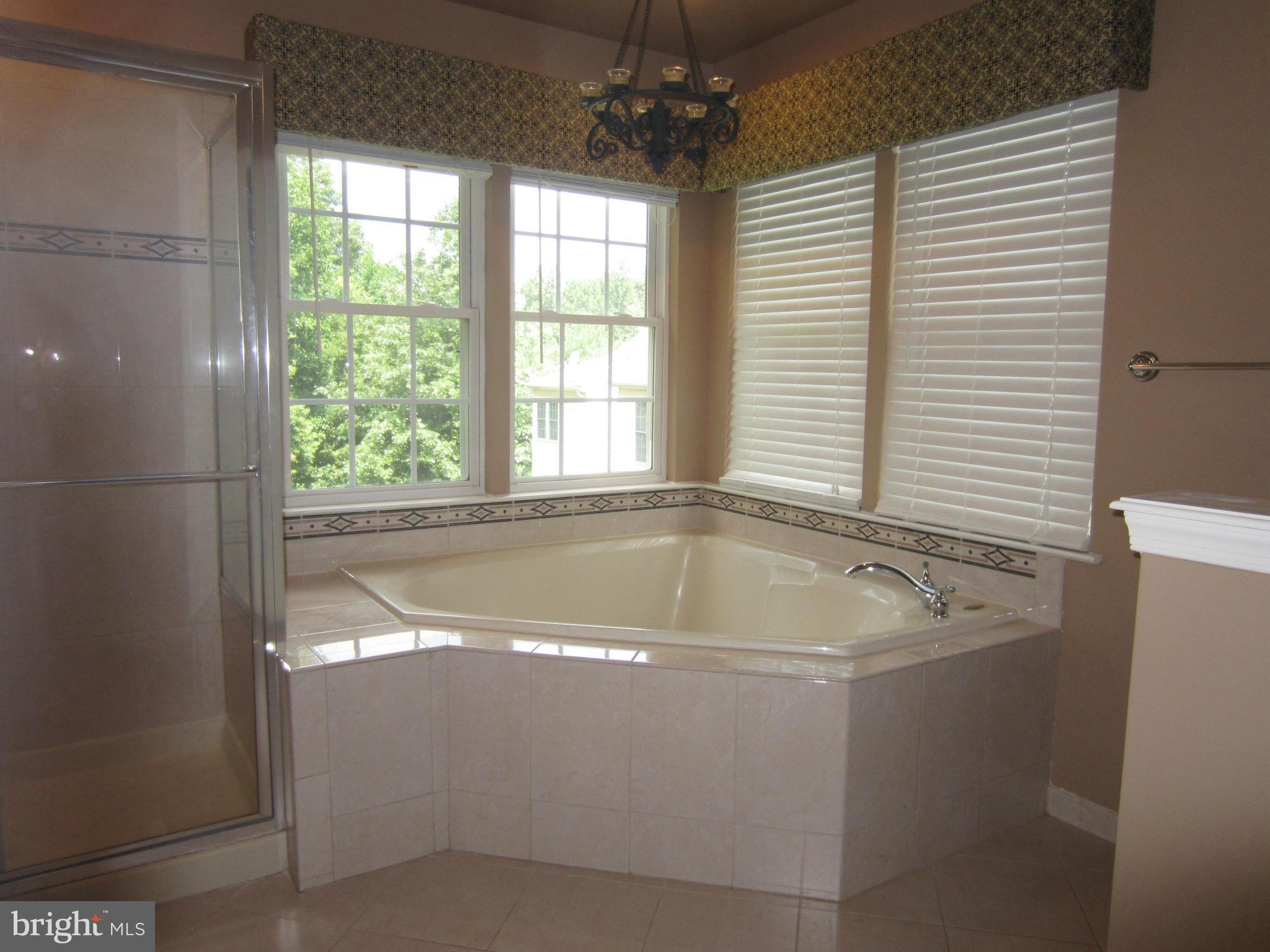 FAIRFAX CENTER LANDBAY - Residential Lease