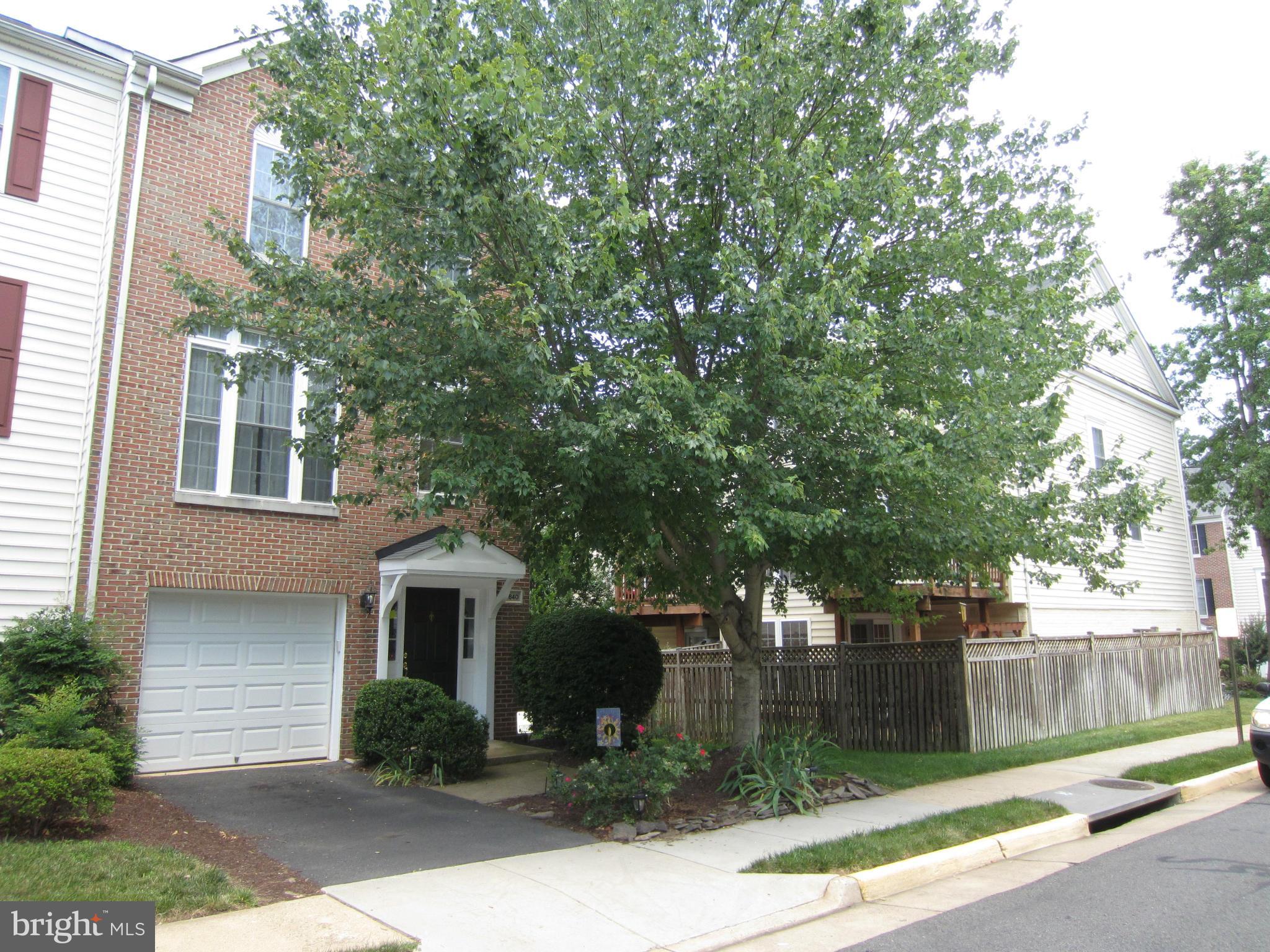 FAIRFAX CENTER LANDBAY - Residential Lease