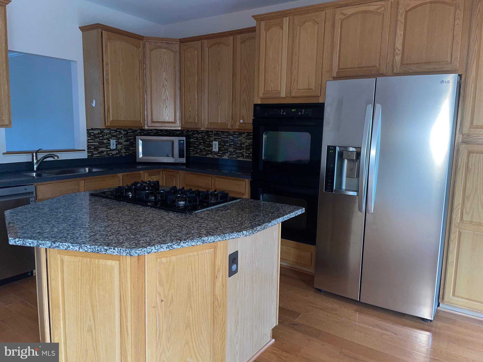 FAIRFAX CENTER LANDBAY - Residential Lease