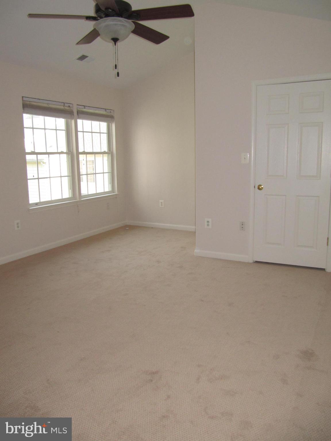 FAIRFAX CENTER LANDBAY - Residential Lease