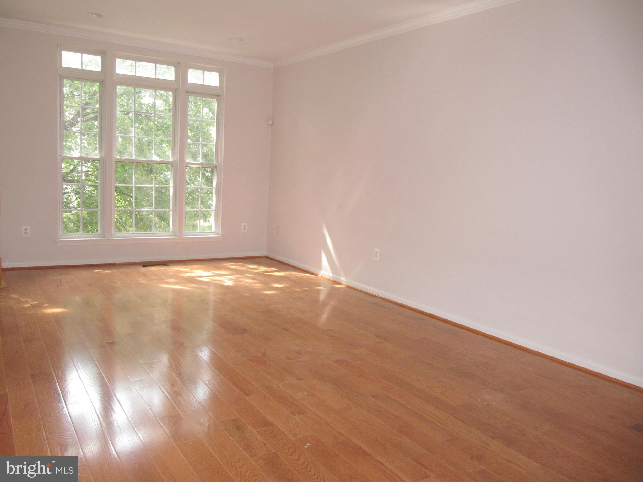 FAIRFAX CENTER LANDBAY - Residential Lease