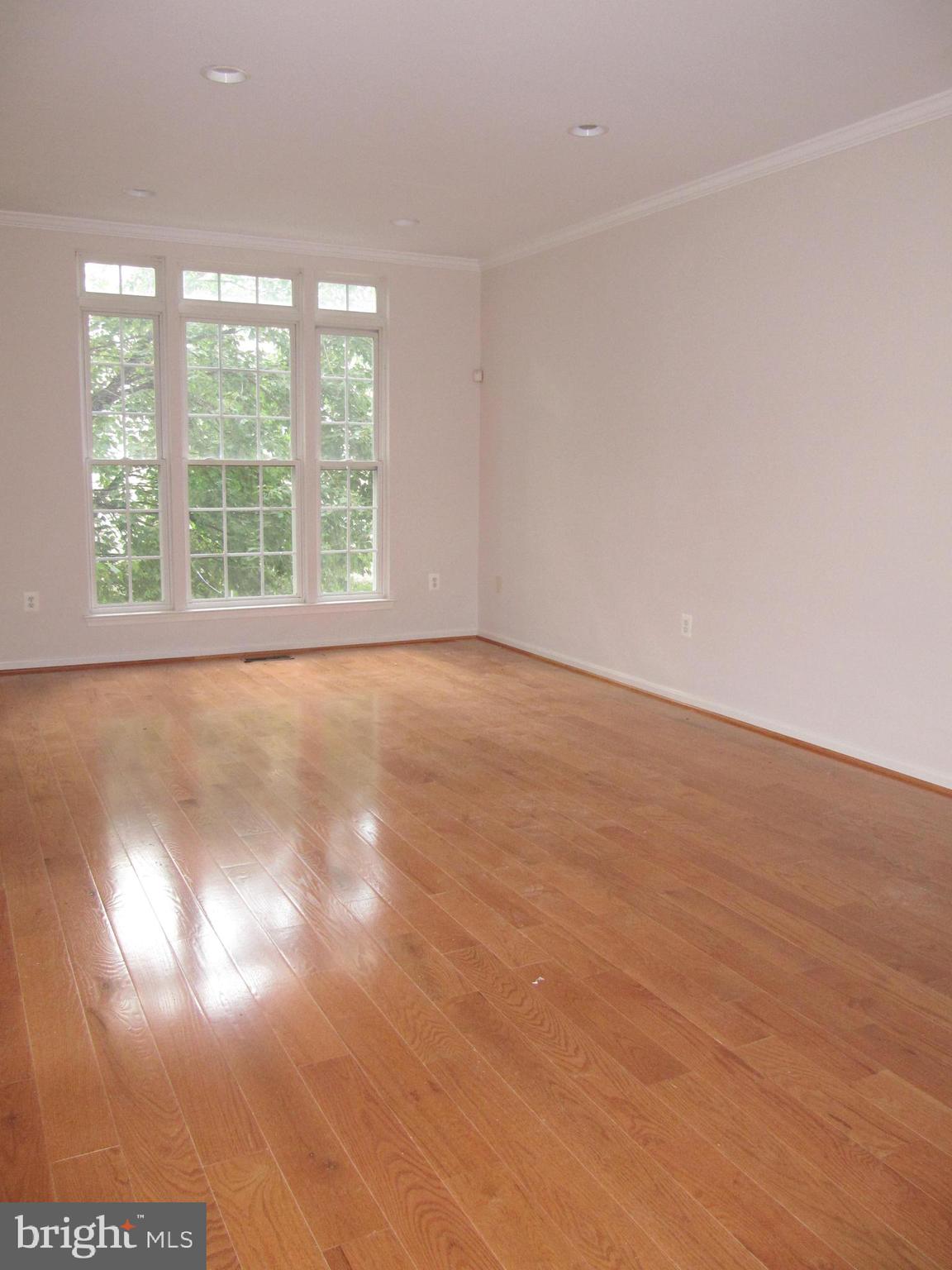 FAIRFAX CENTER LANDBAY - Residential Lease