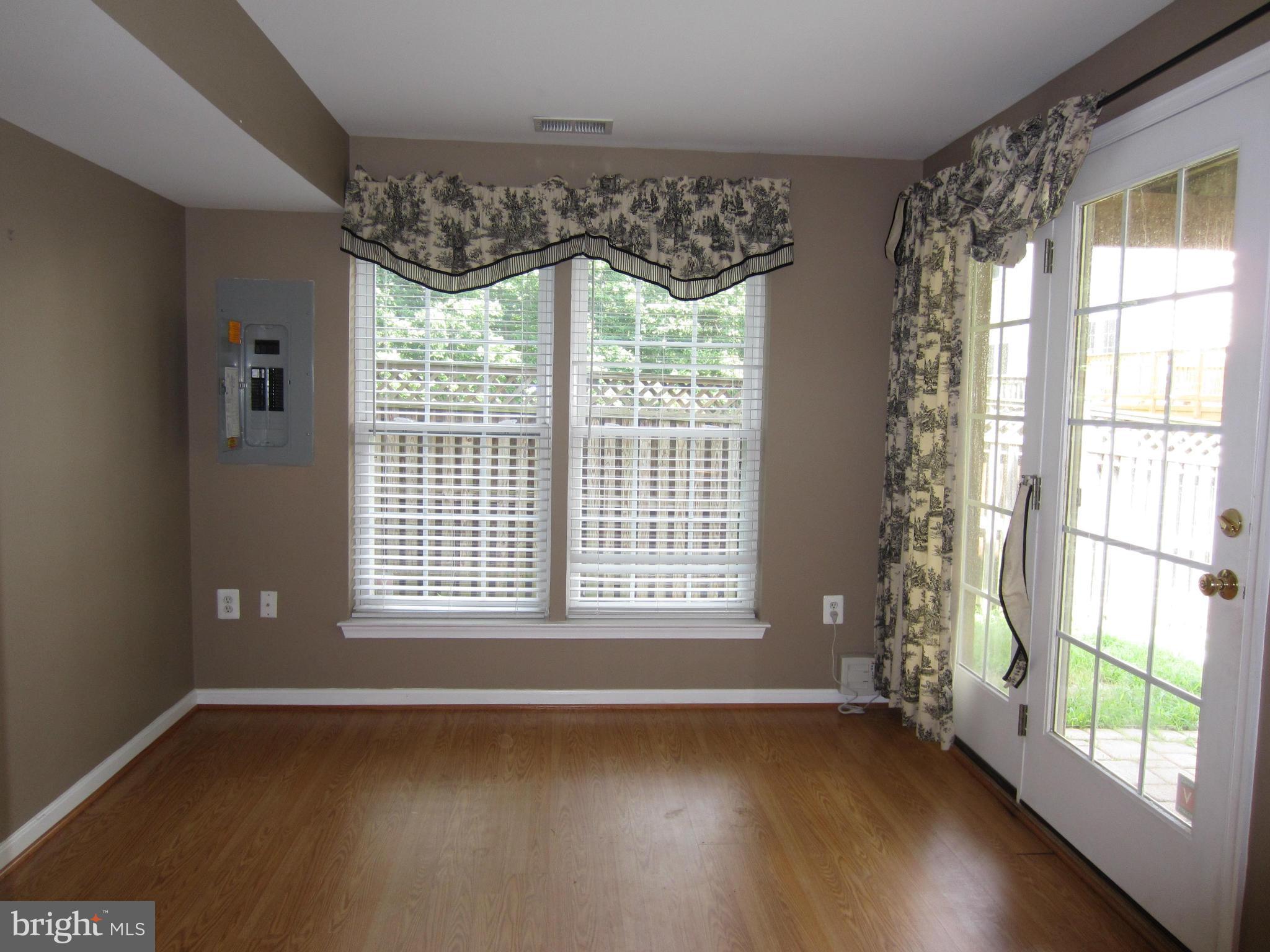 FAIRFAX CENTER LANDBAY - Residential Lease