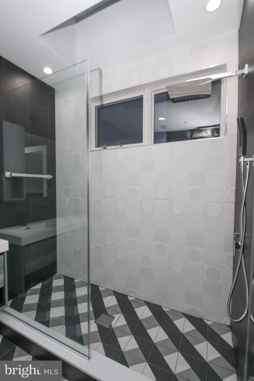 FAIRMOUNT - Residential Lease