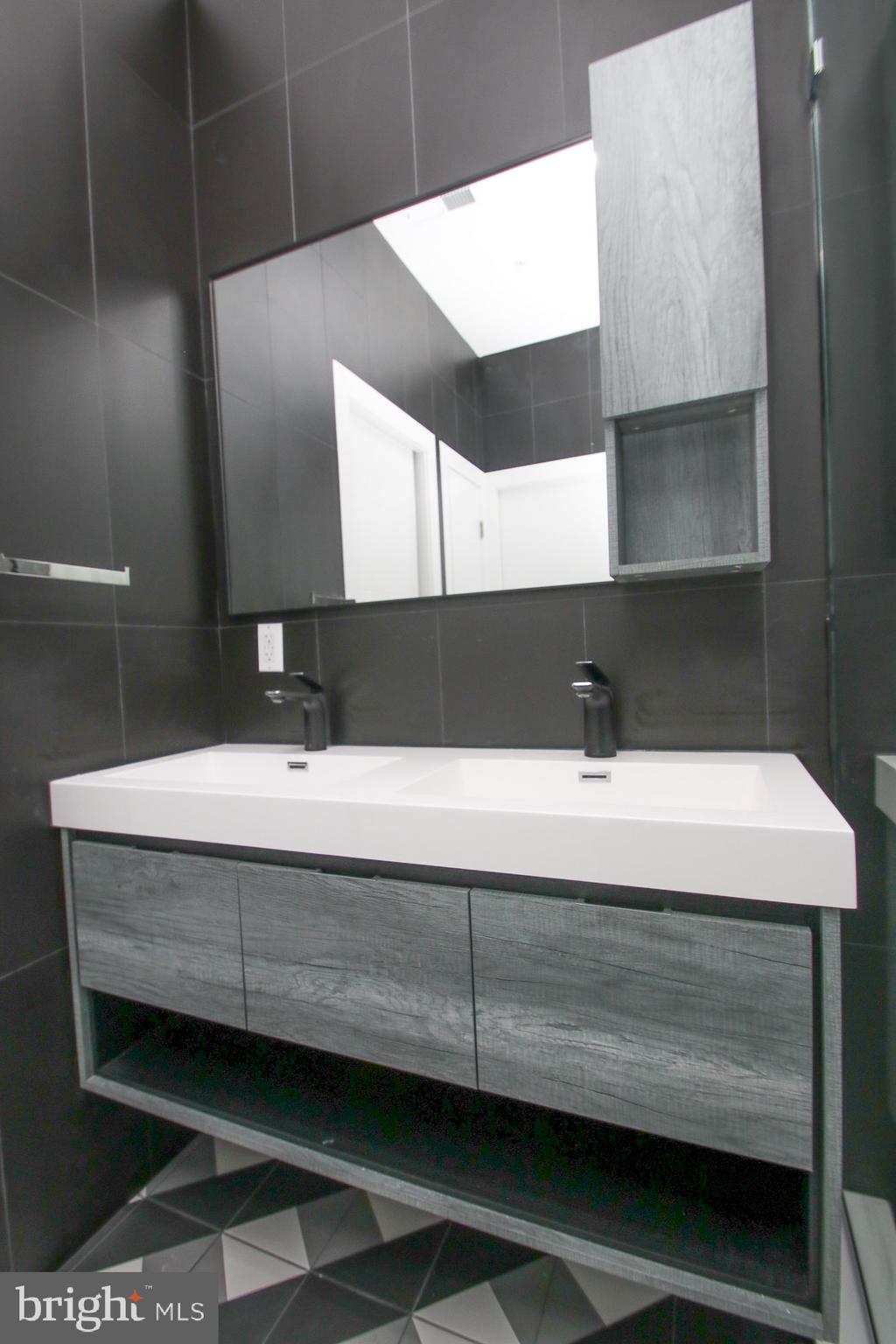 FAIRMOUNT - Residential Lease