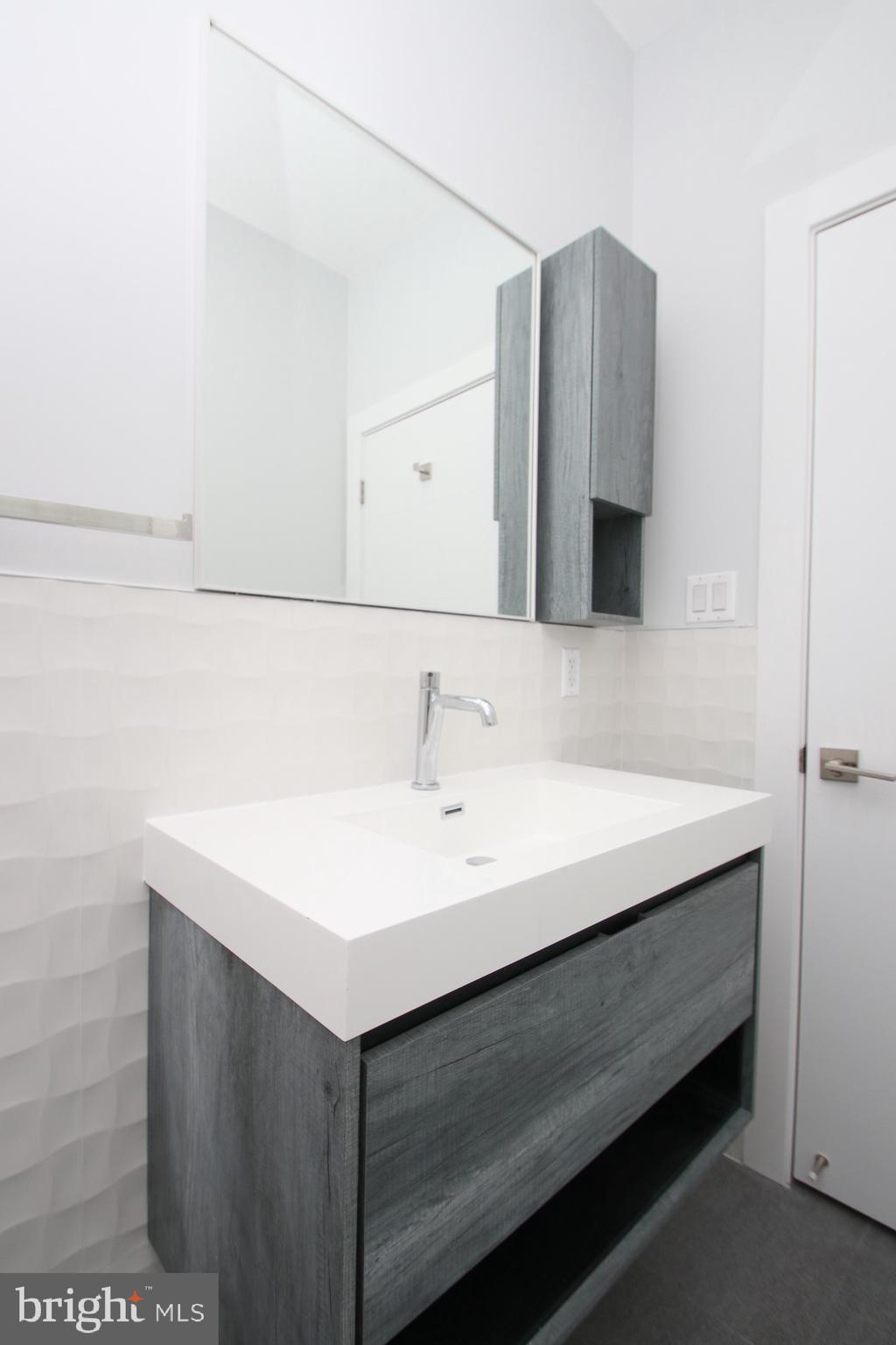 FAIRMOUNT - Residential Lease