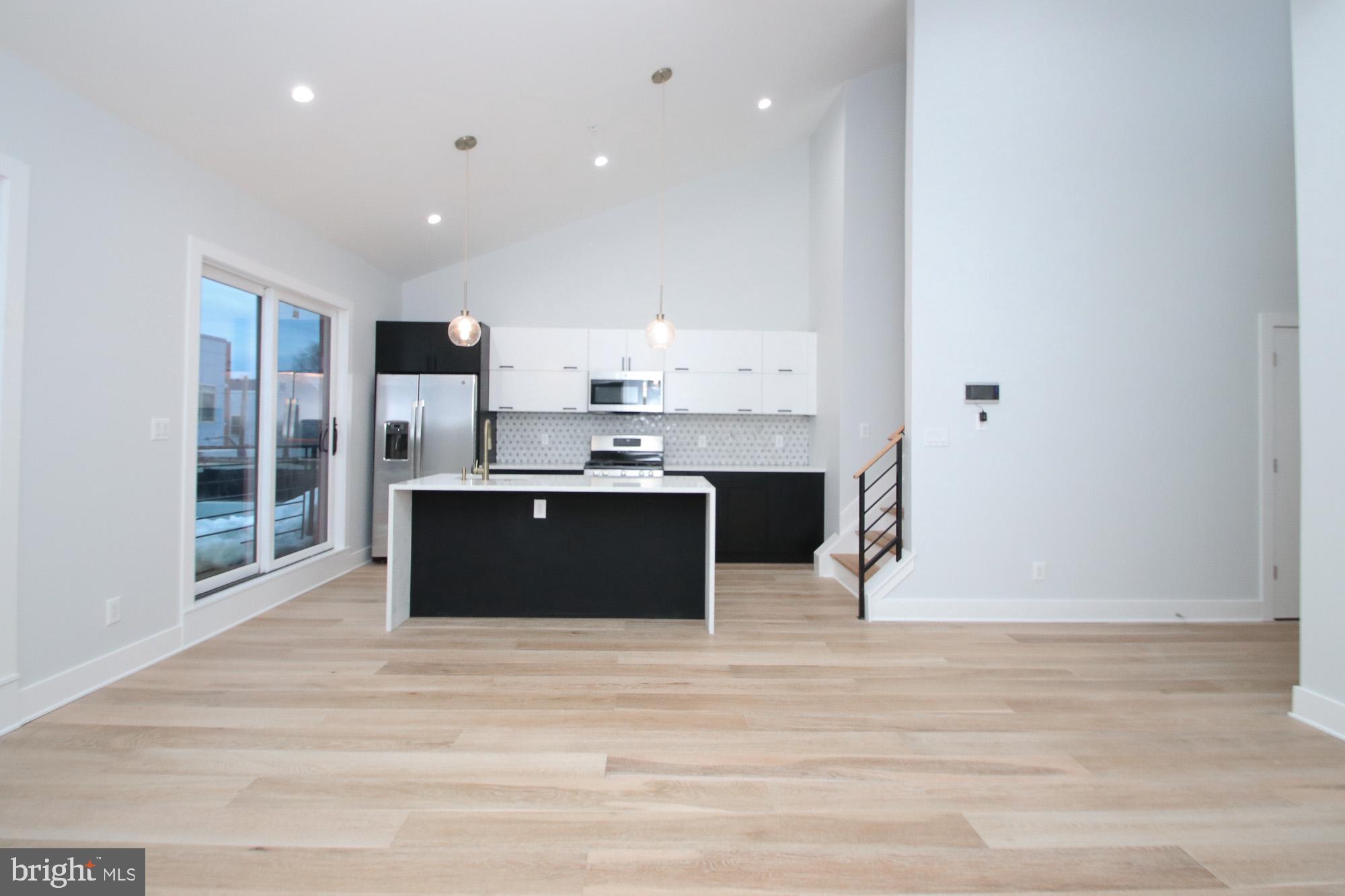 FAIRMOUNT - Residential Lease