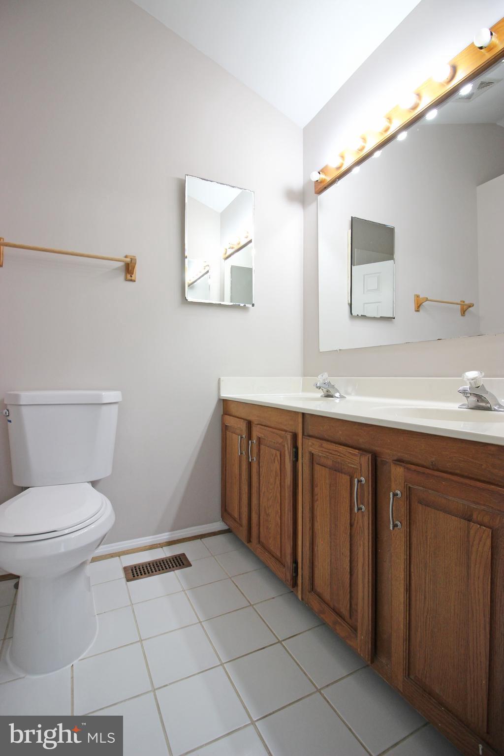 PARADISE - Residential Lease