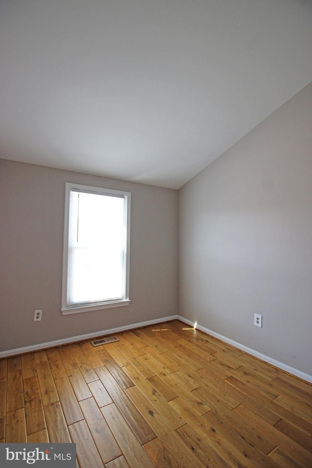 PARADISE - Residential Lease