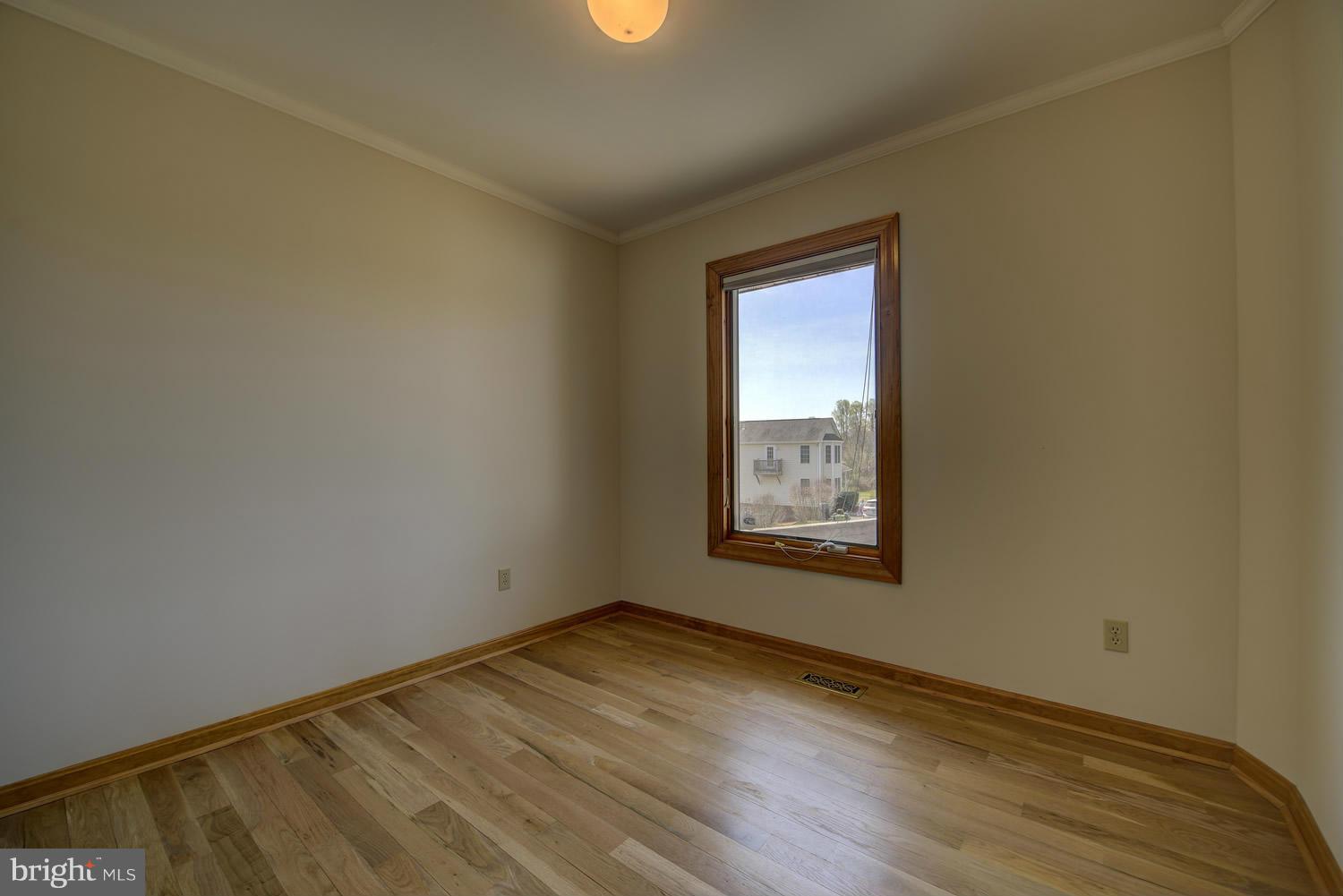 BLUEMONT KNOLLS - Residential