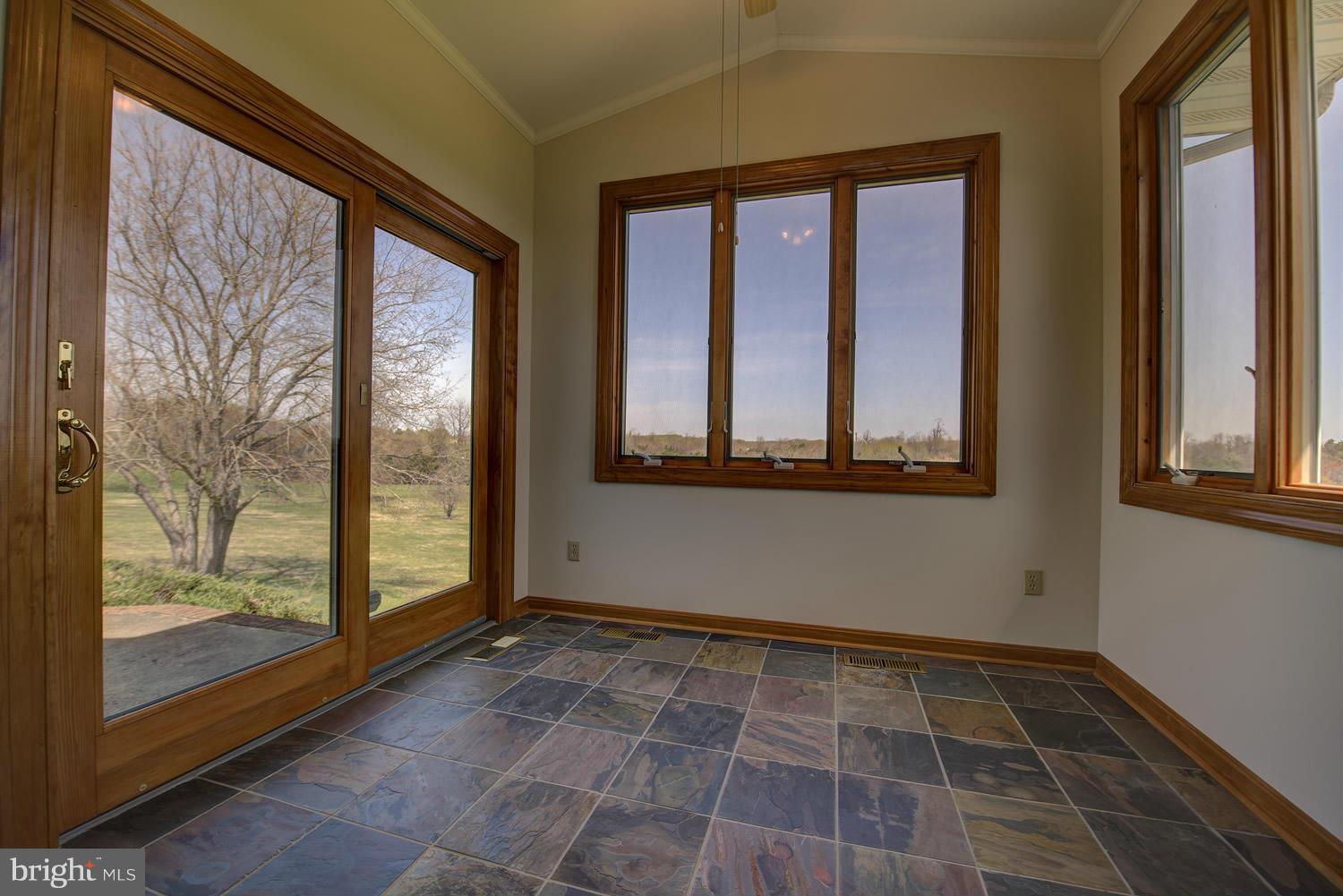 BLUEMONT KNOLLS - Residential