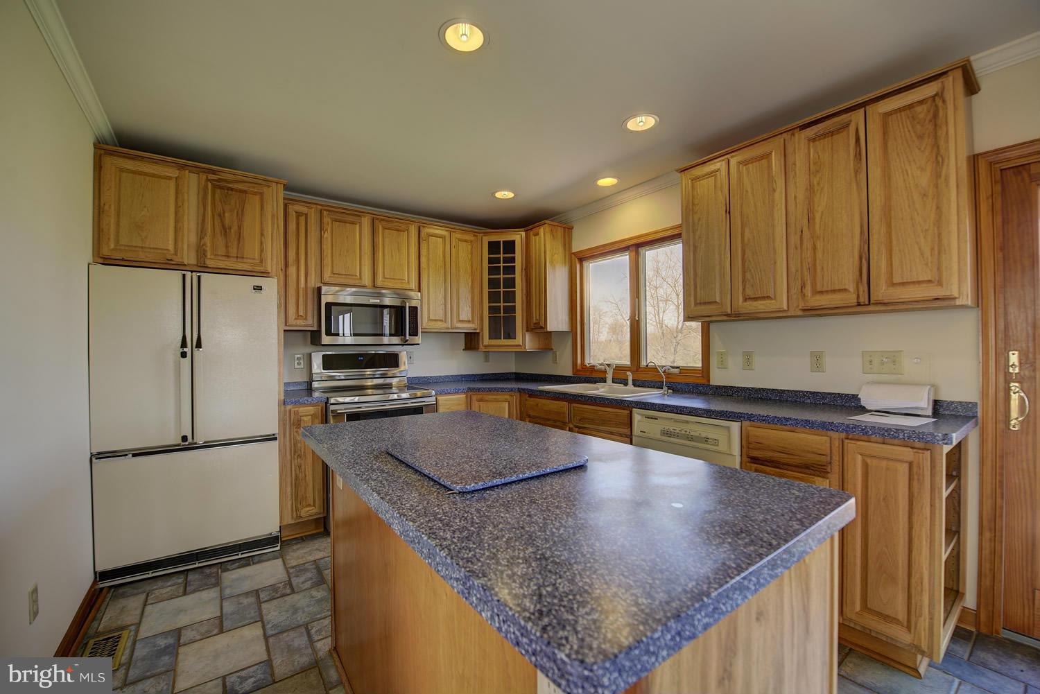 BLUEMONT KNOLLS - Residential