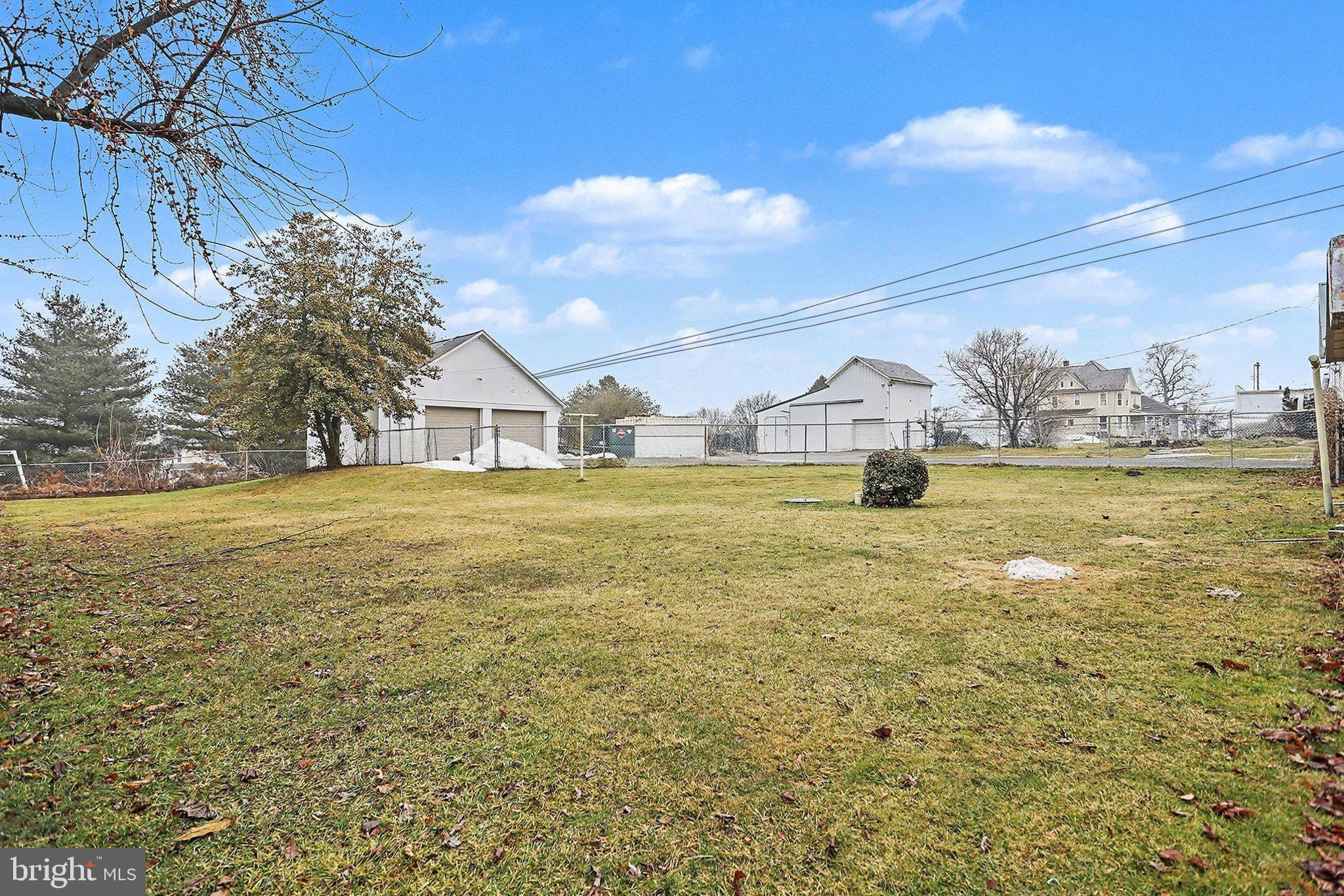 FAWN GROVE SQUARE - Residential